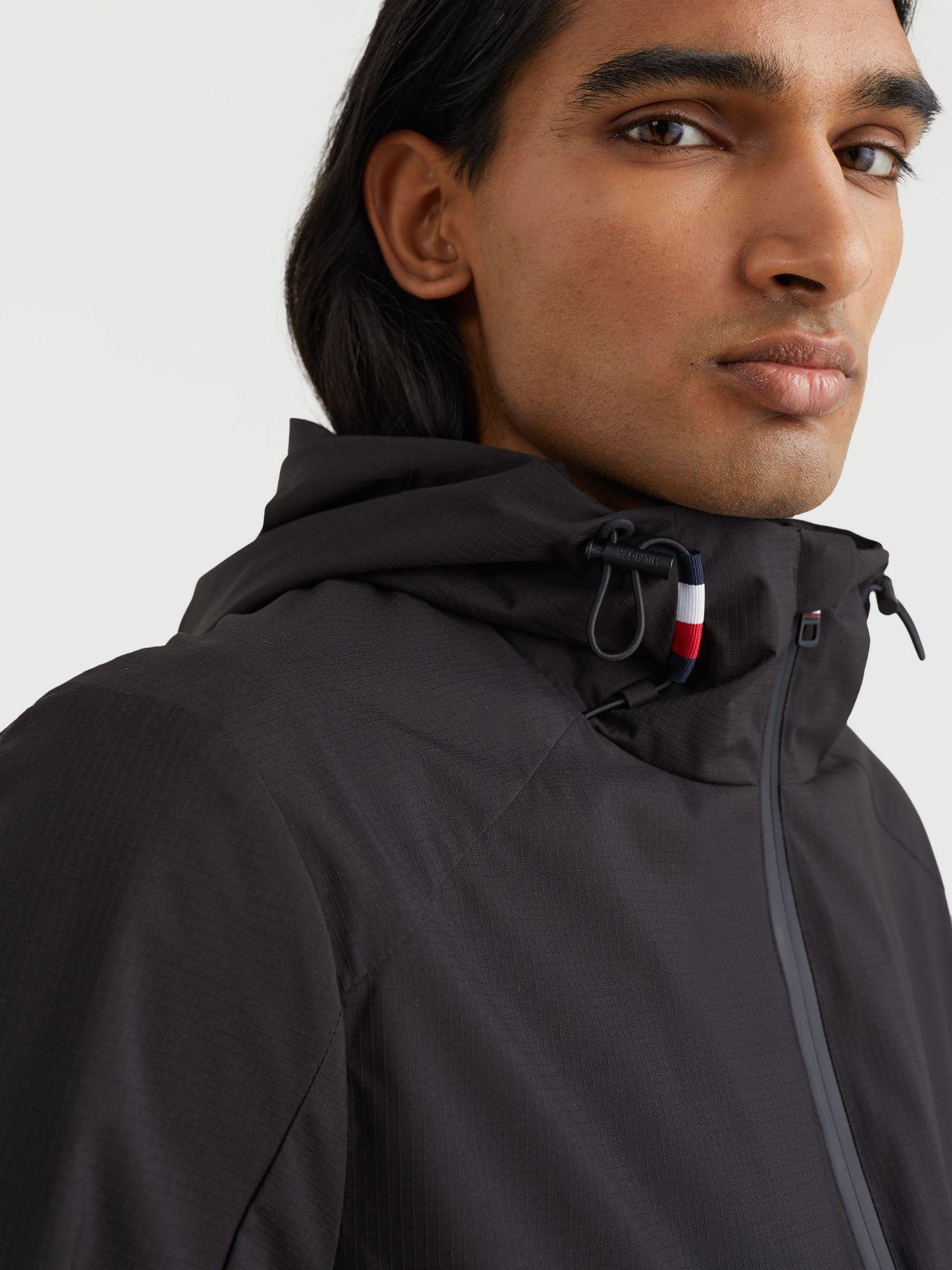 Chaqueta Impermeable Negro Tommy Hilfiger JN2-2