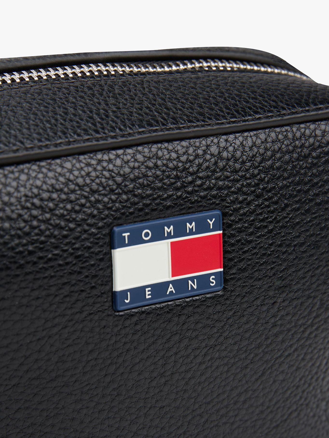Bandolera Con Insignia Tonal Negro Tommy Jeans-4
