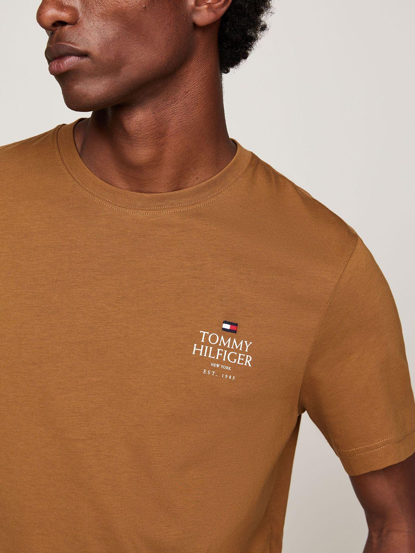 Polera De Cuello Redondo Con Logo Café Tommy Hilfiger-3