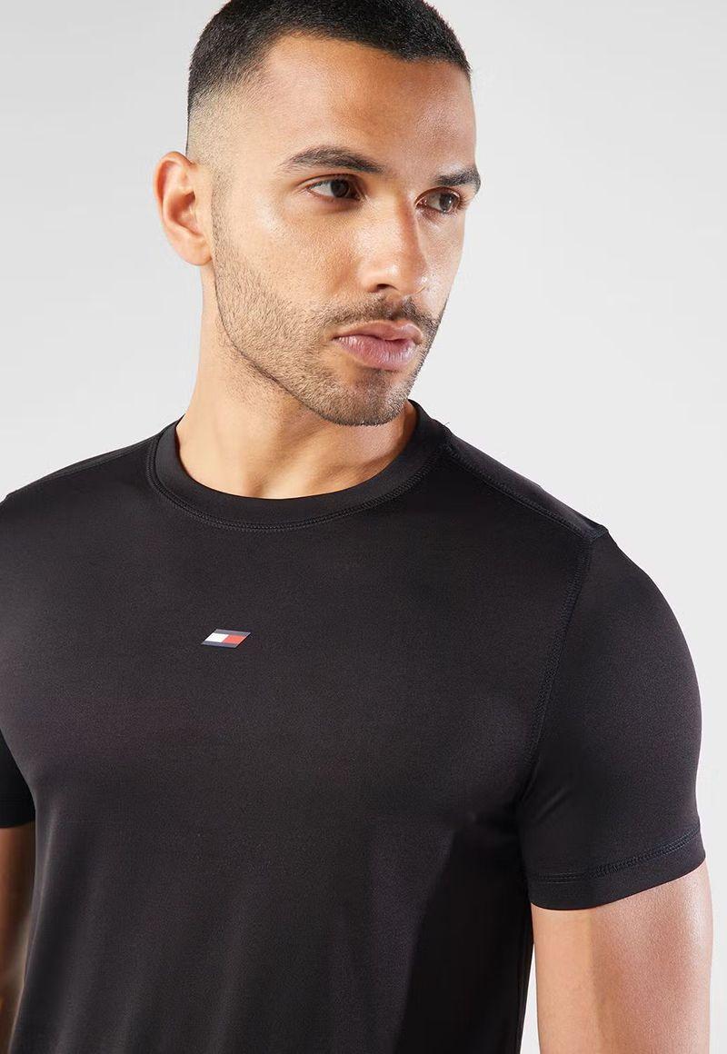 Polera Essential Traing Con Logo Negro Tommy Hilfiger-2