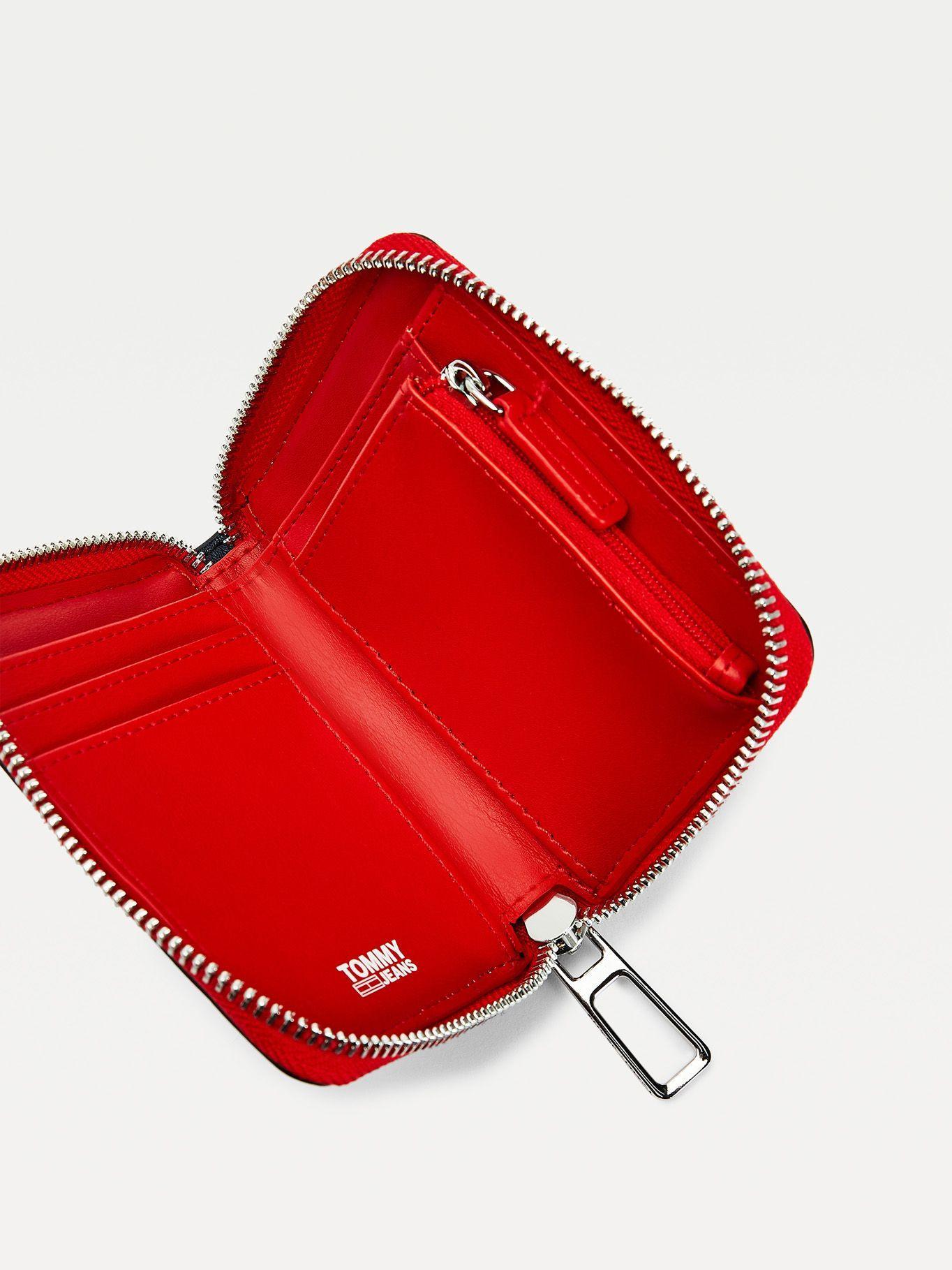 Billetera Essential Small Azul Tommy Hilfiger F2-2