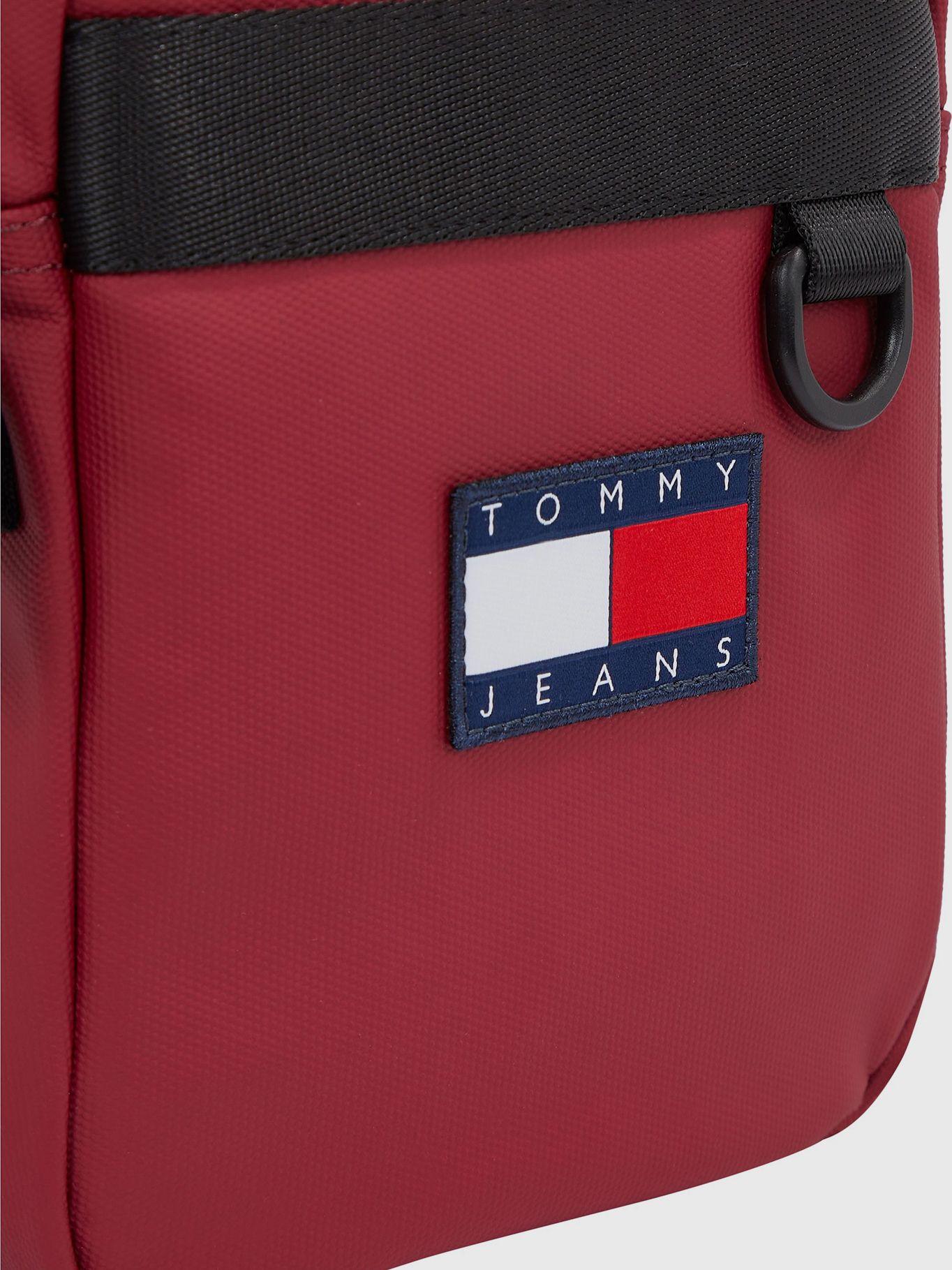Bolso Reporter Elevated Con Parche Rojo Tommy Hilfiger-2