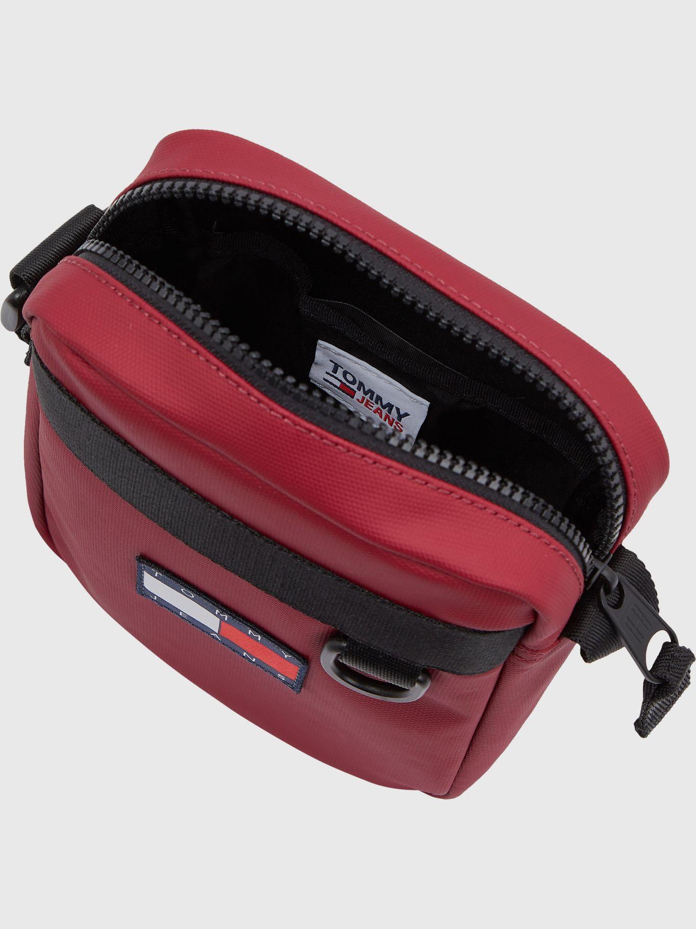 Bolso Reporter Elevated Con Parche Rojo Tommy Hilfiger-3