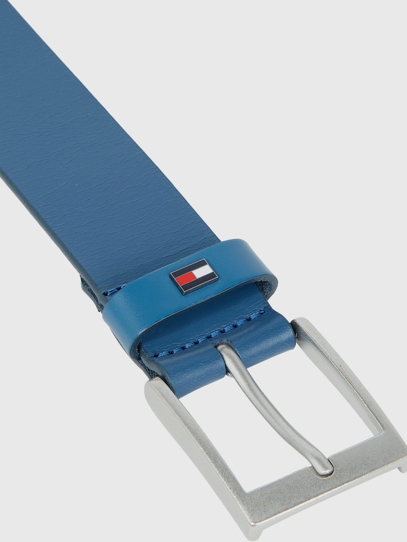 CINTURÓN DE CUERO LOGO ESMALTADO CELESTE TOMMY HILFIGER-2