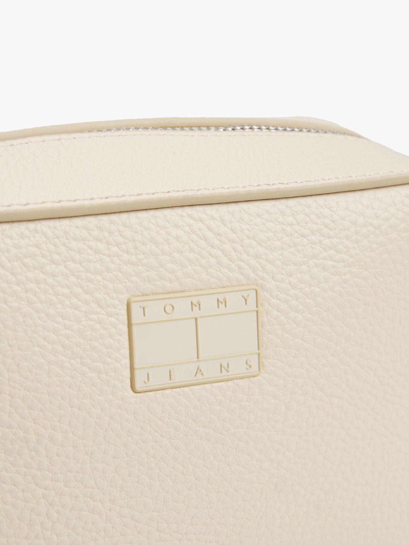 Bandolera Con Insignia Tonal Beige Tommy Jeans-4