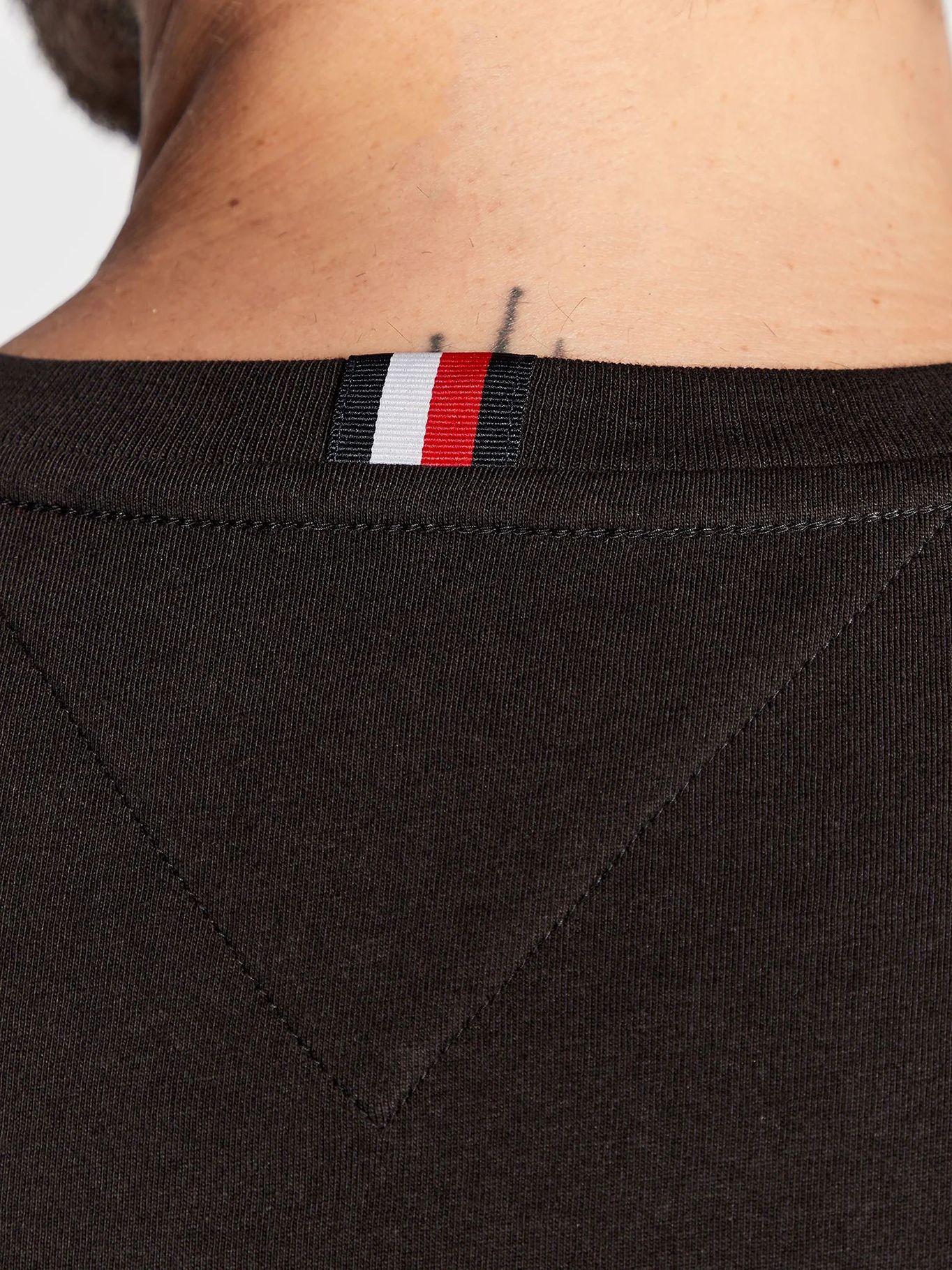 Polera Logo Vertical Degrade Negro Tommy Hilfiger-3