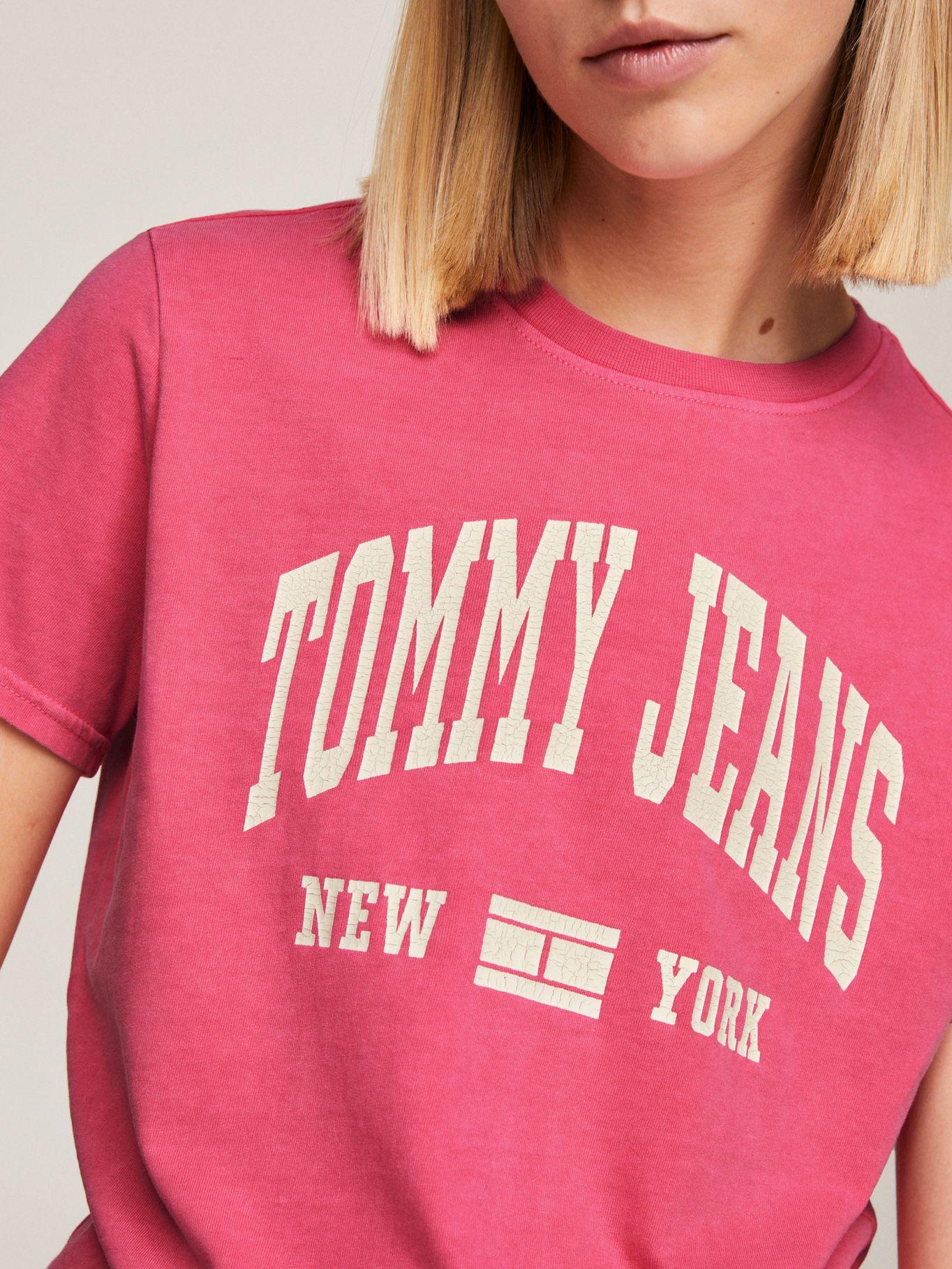 POLERA REGULAR FIT LOGO VARSITY ROSADO TOMMY JEANS-3