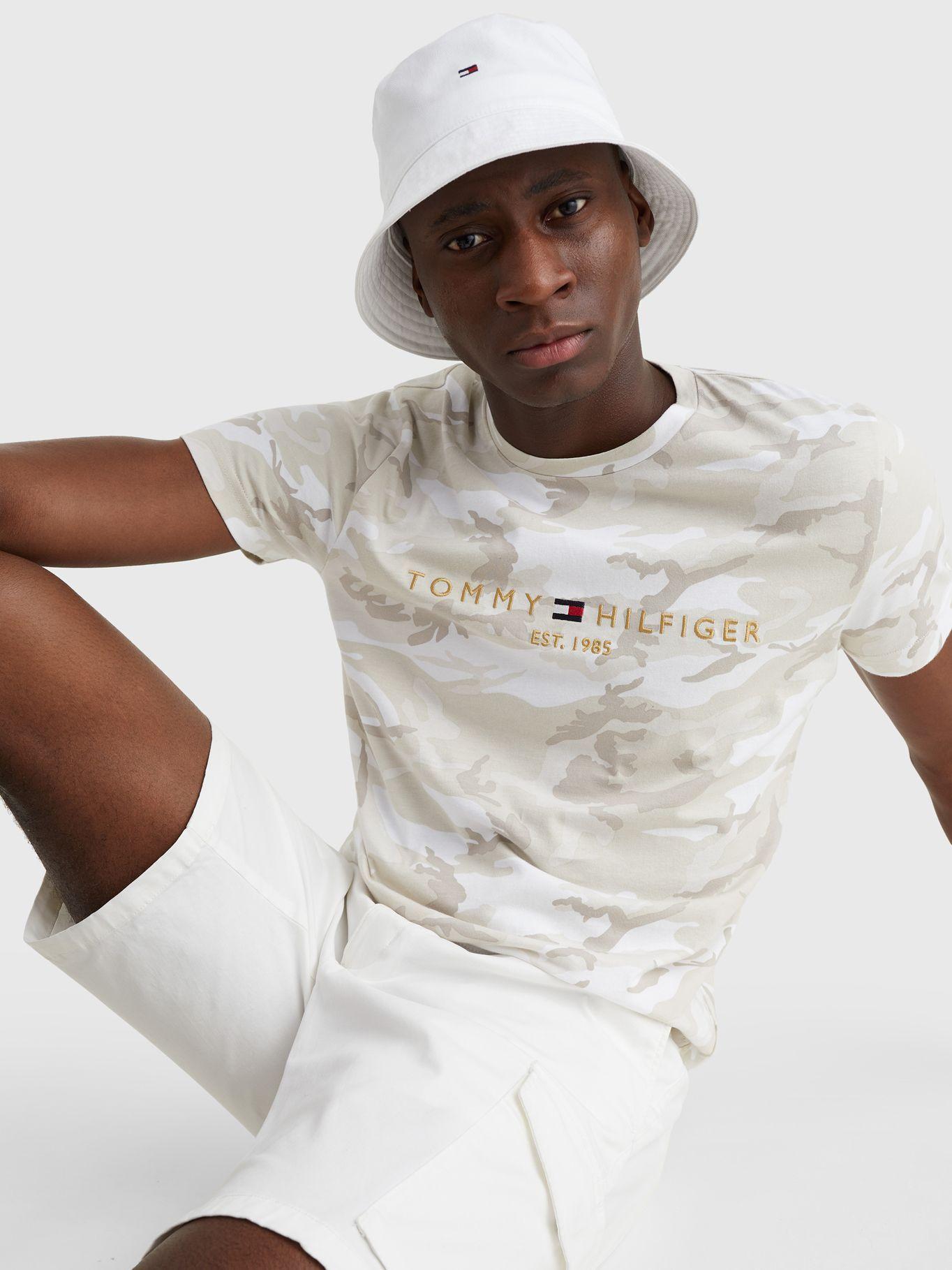 Polera Camo Print Logo Beige Tommy Hilfiger JN2-2