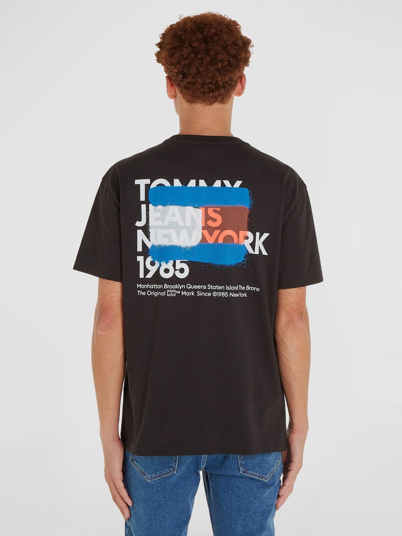 POLERA LOGO DE GRAFITI NEGRO TOMMY JEANS-1