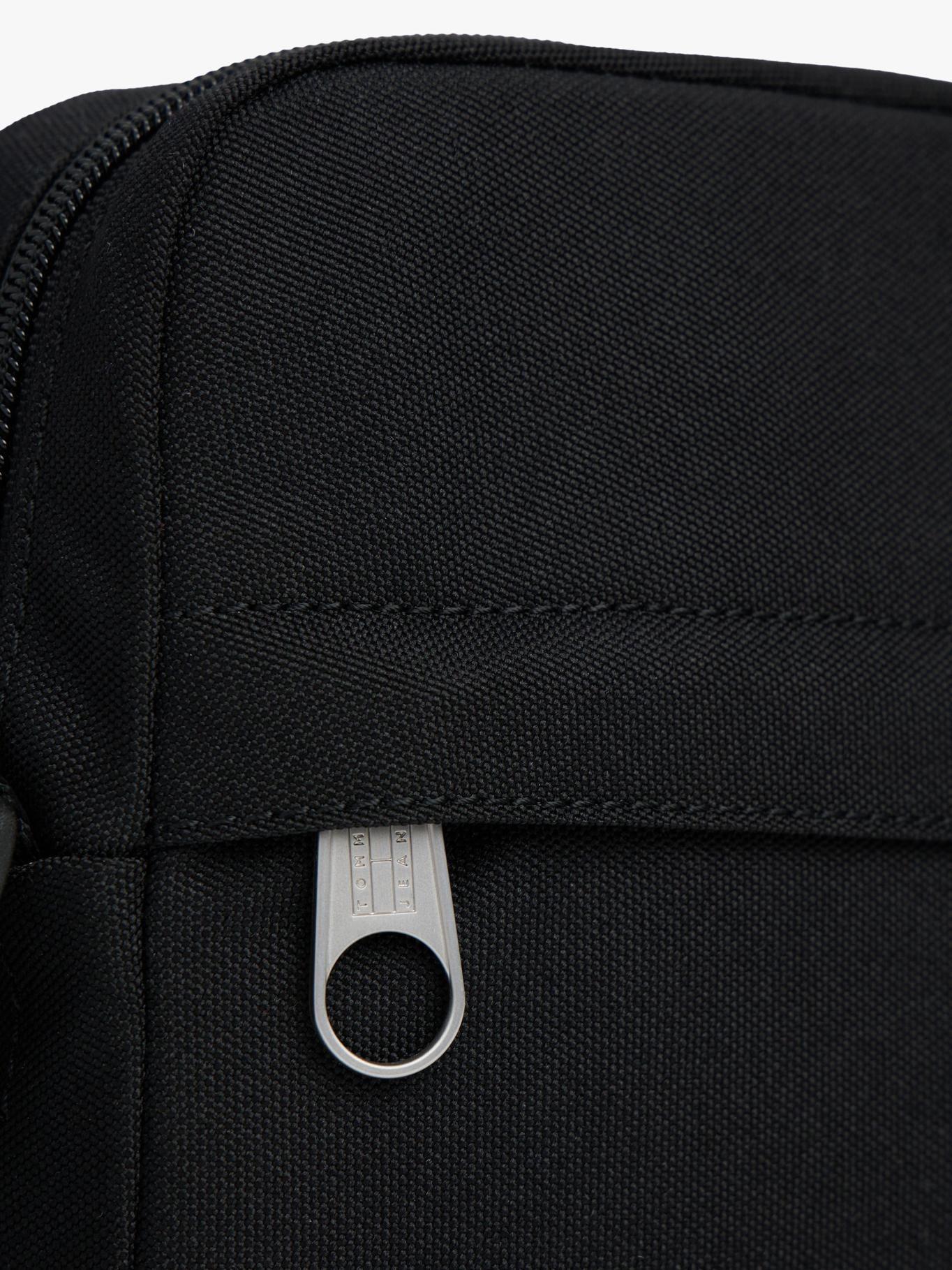 Bolso Reporter Essential Negro Tommy Jeans-4