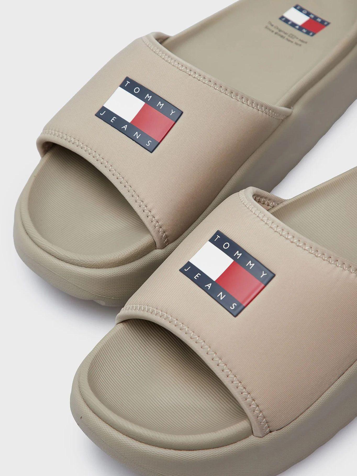 Sandalia Chunky Para Piscina Café Tommy Hilfiger-1