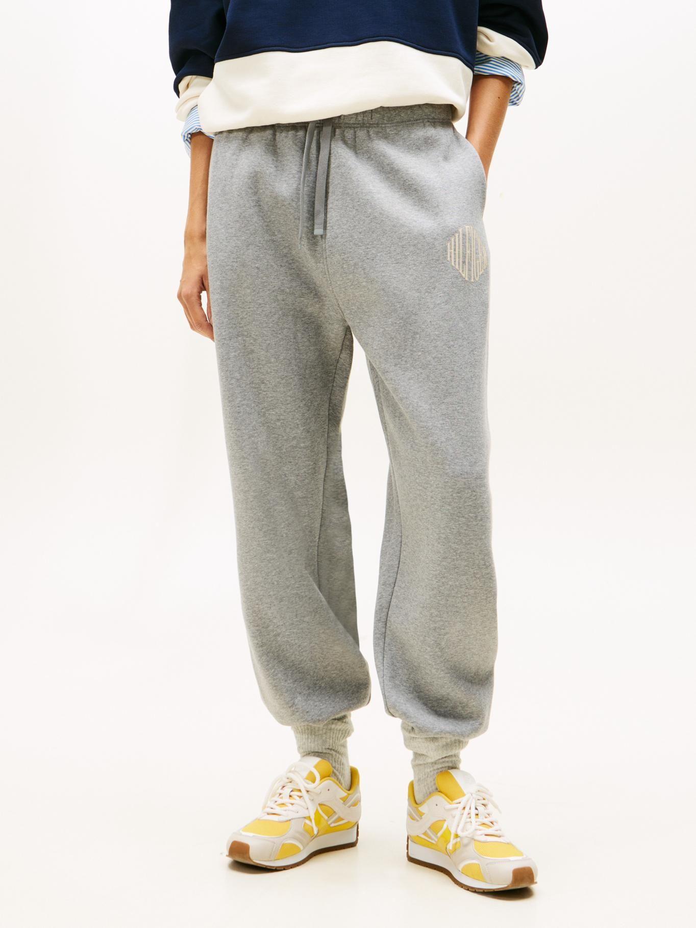 Joggers Varsity Con Logo Gráfico Tommy Hilfiger Gris-1
