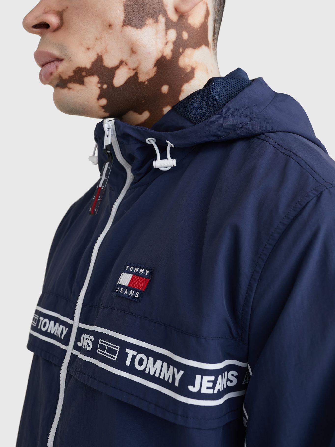 Cortavientos Chicago Logo Azul Tommy Jeans MY2-2
