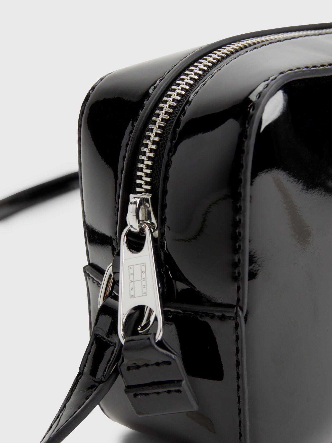 Bandolera Con Acabado De Charol Negro Tommy Hilfiger-3