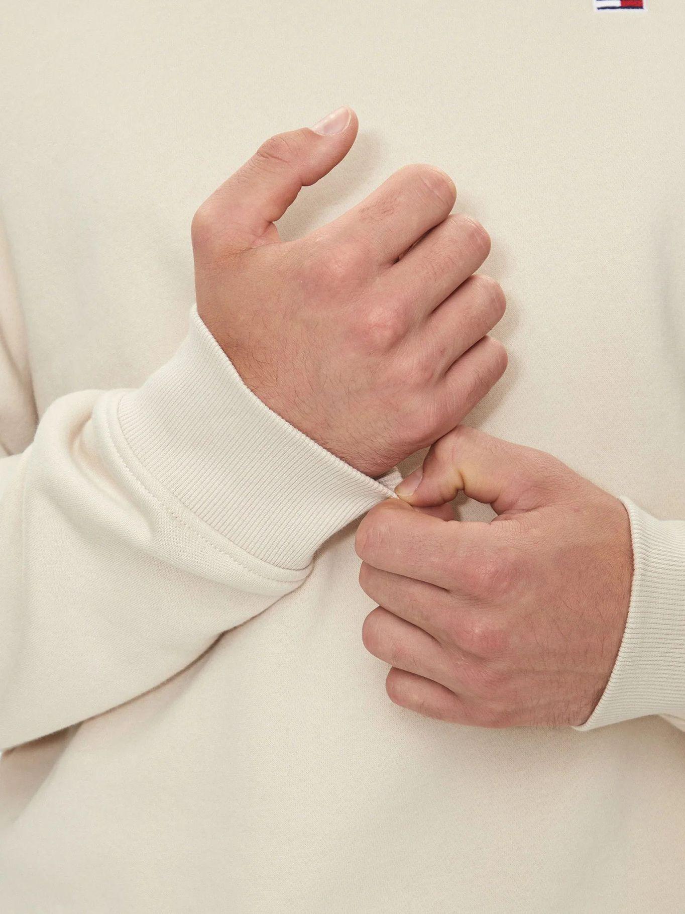 Polerón Cuello Redondo Regular Fit Beige Tommy Jeans-4