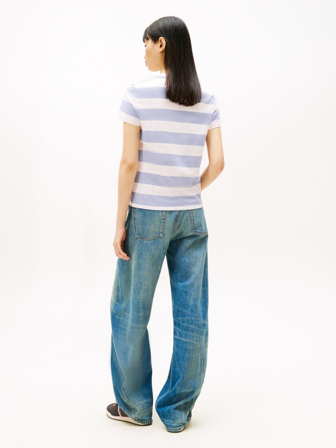 Polera Con Logo Bordado Regular Fit Tommy Jeans Lila-2