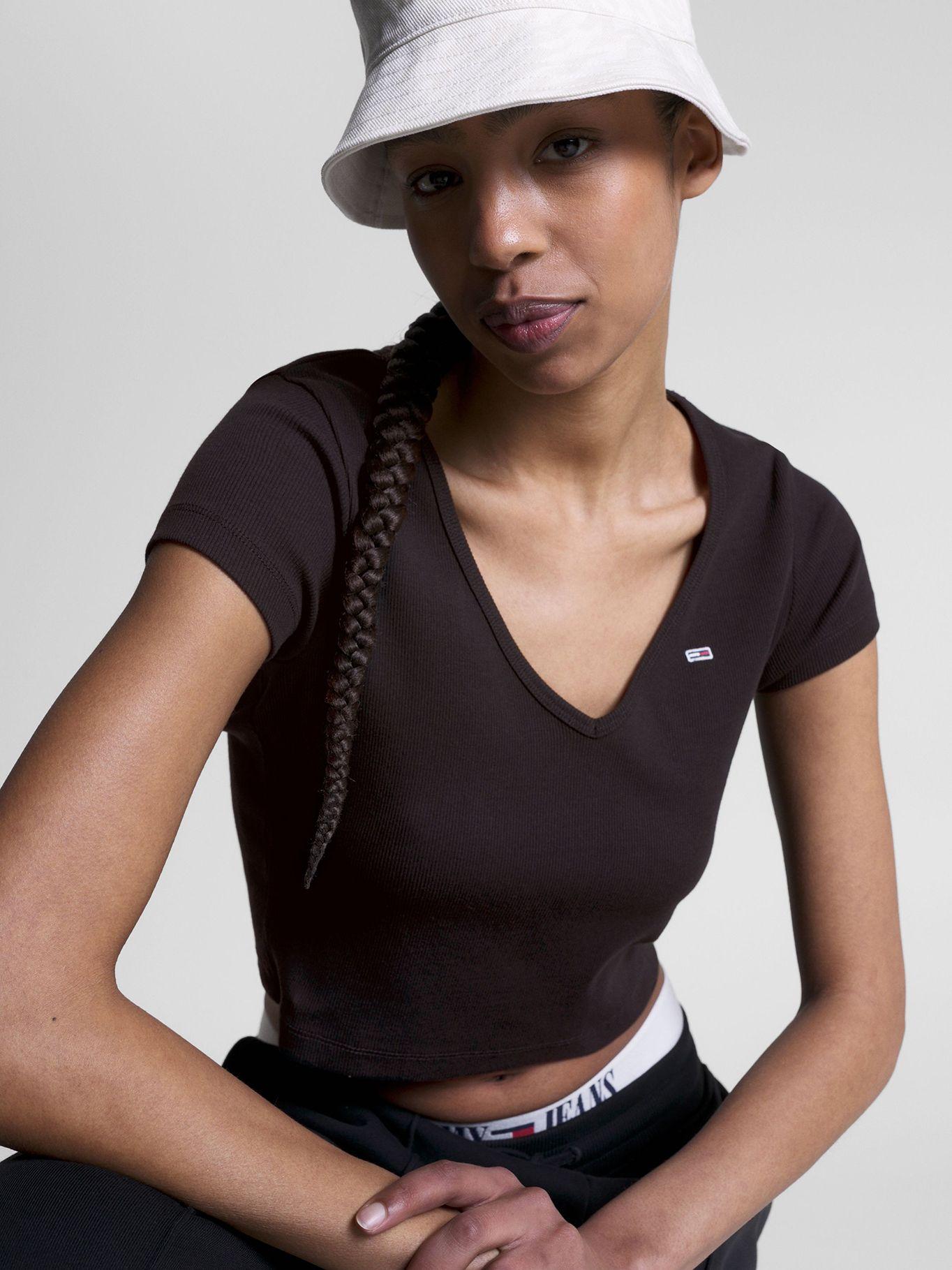 Polera Essential Crop V-Neck Negro Tommy Jeans-3