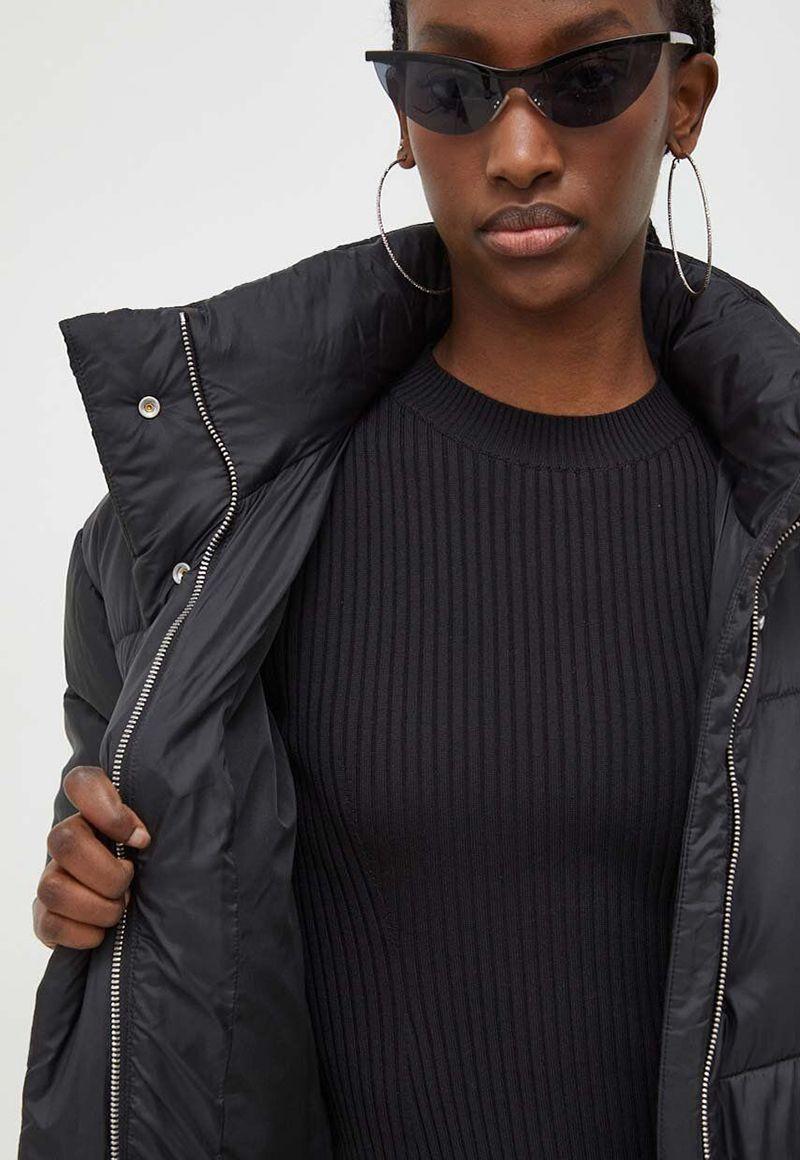 PARKA ACOLCHADA CROPPED LOGO NEGRO TOMMY JEANS-4