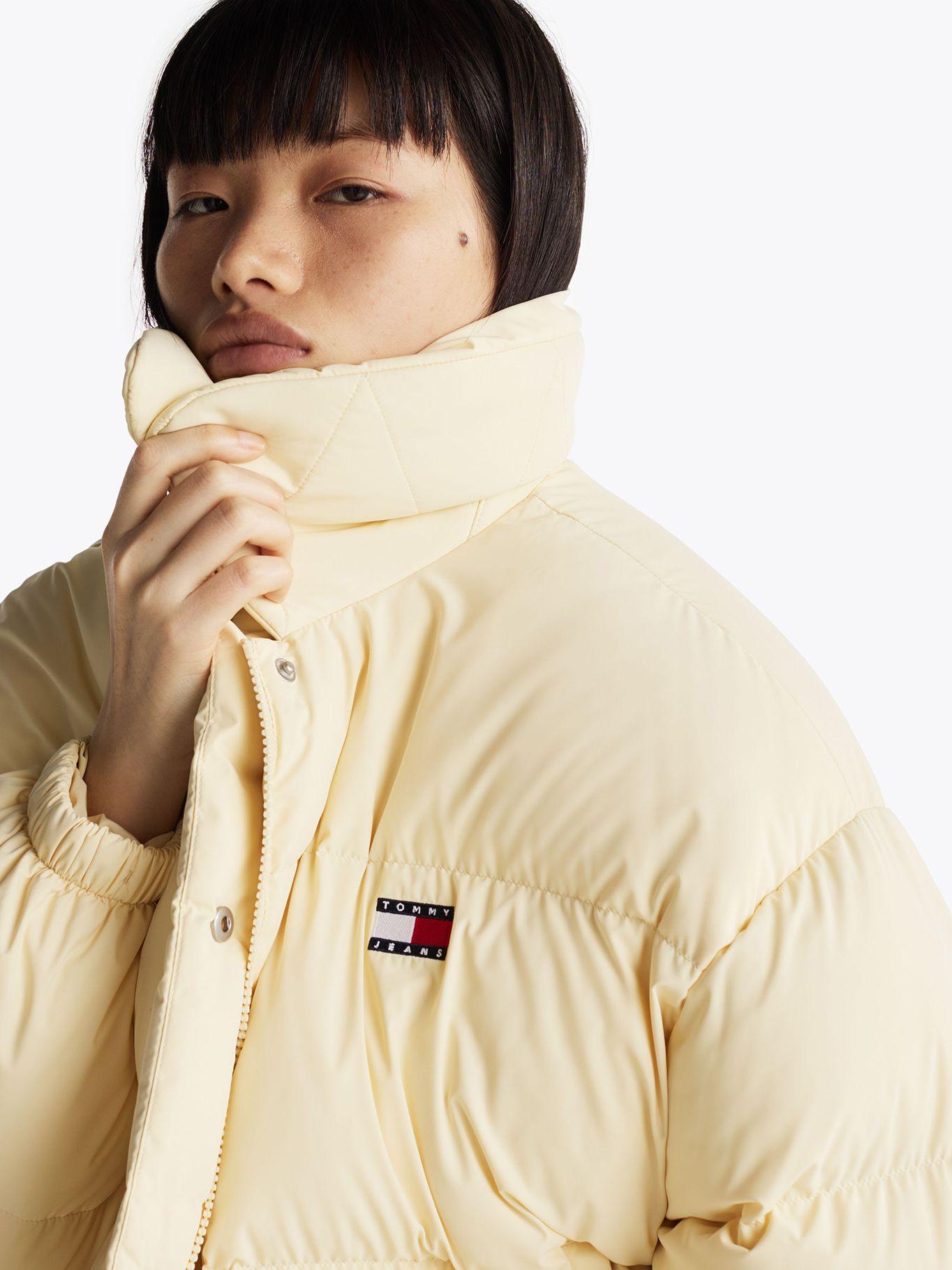 Parka Cropped Acolchada Con Logo Amarillo Tommy Jeans-4