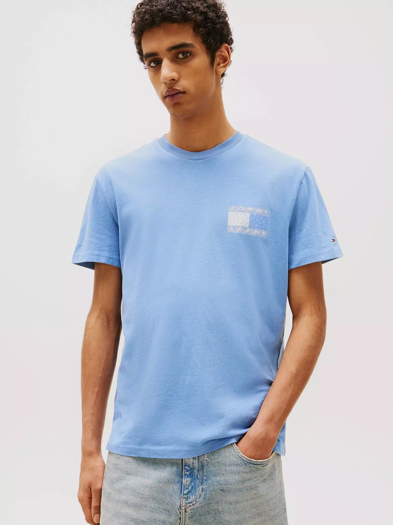 Polera Paisley Flag Logo Celeste Tommy Jeans-0
