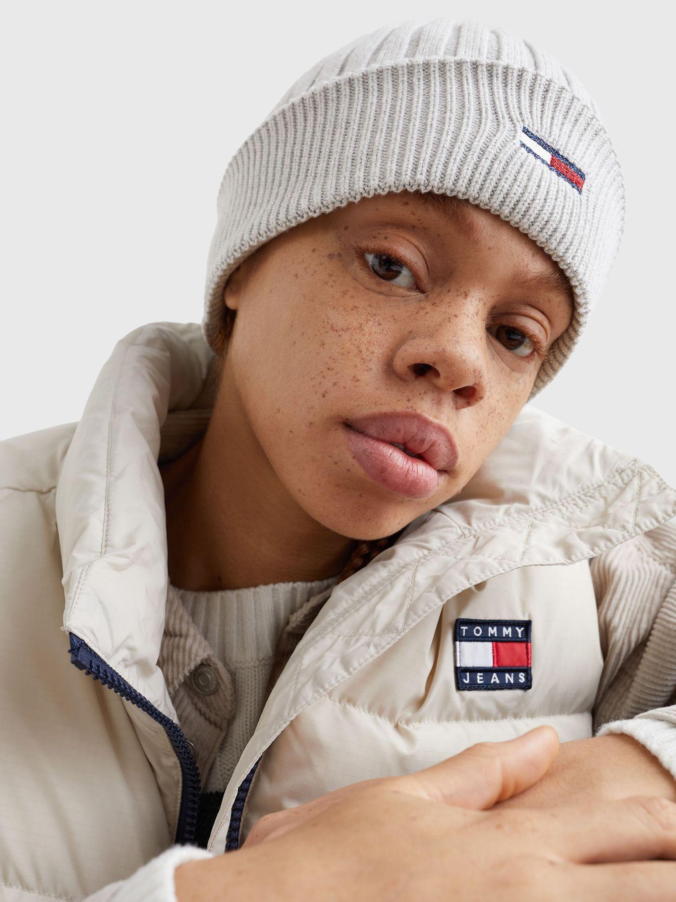 Gorro Beanie Logo Flag Bordado Gris Tommy Hilfiger-1