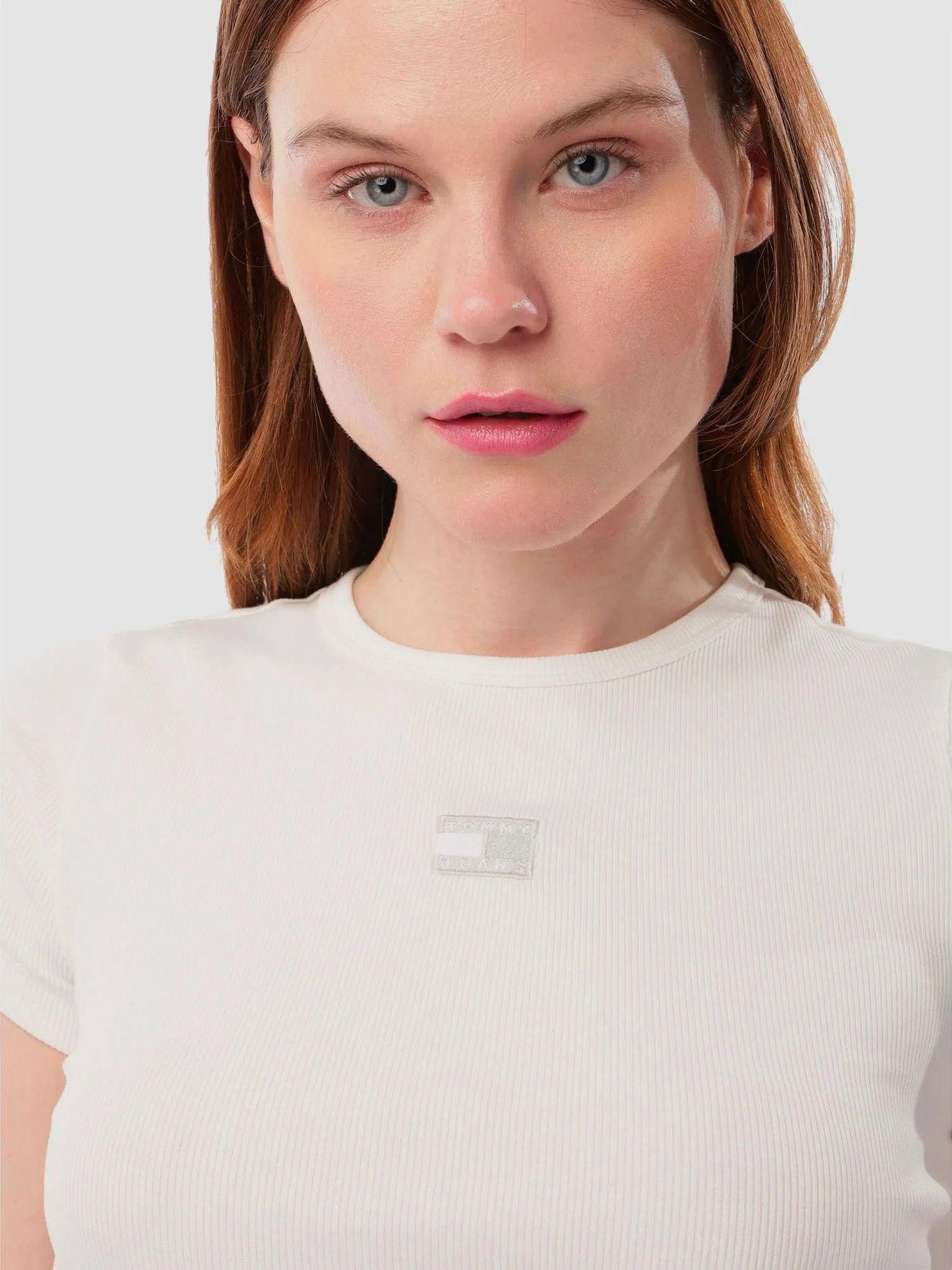 Polera Slim Fit Con Parche Blanco YBL Tommy Jeans-3