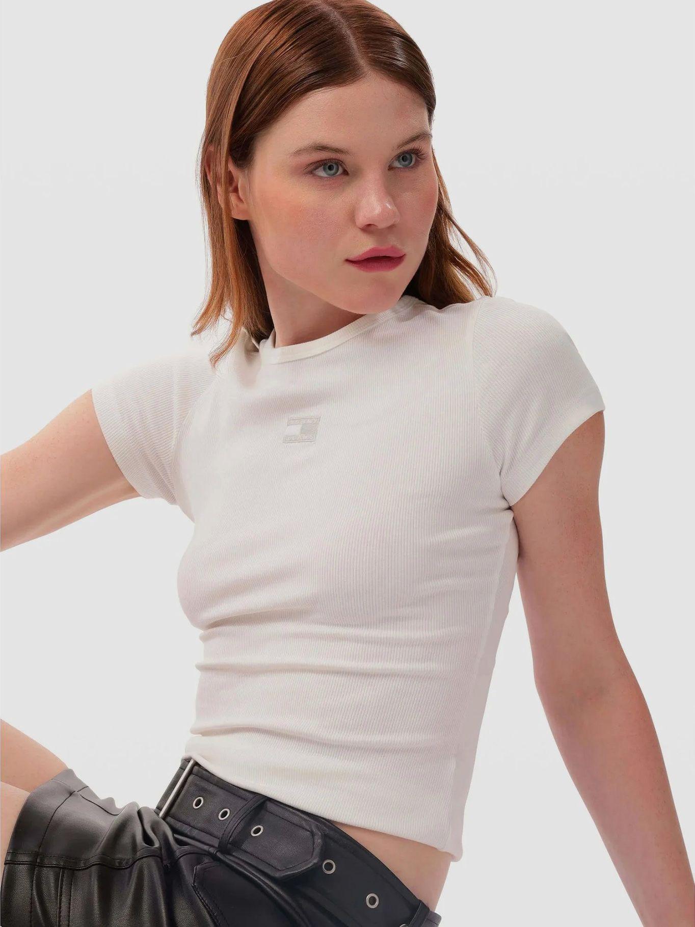 Polera Slim Fit Con Parche Blanco YBL Tommy Jeans-4