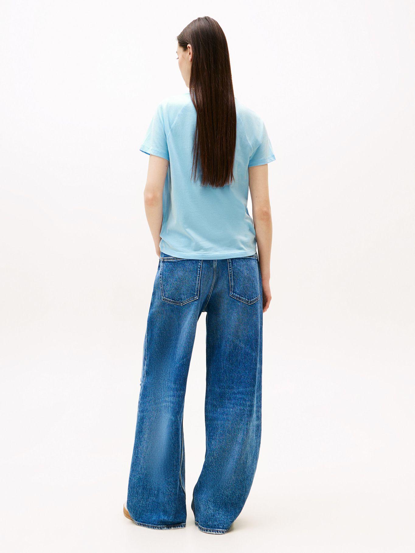 Polera  Logo Script Regular Fit Celeste C1T Tommy Jeans-2