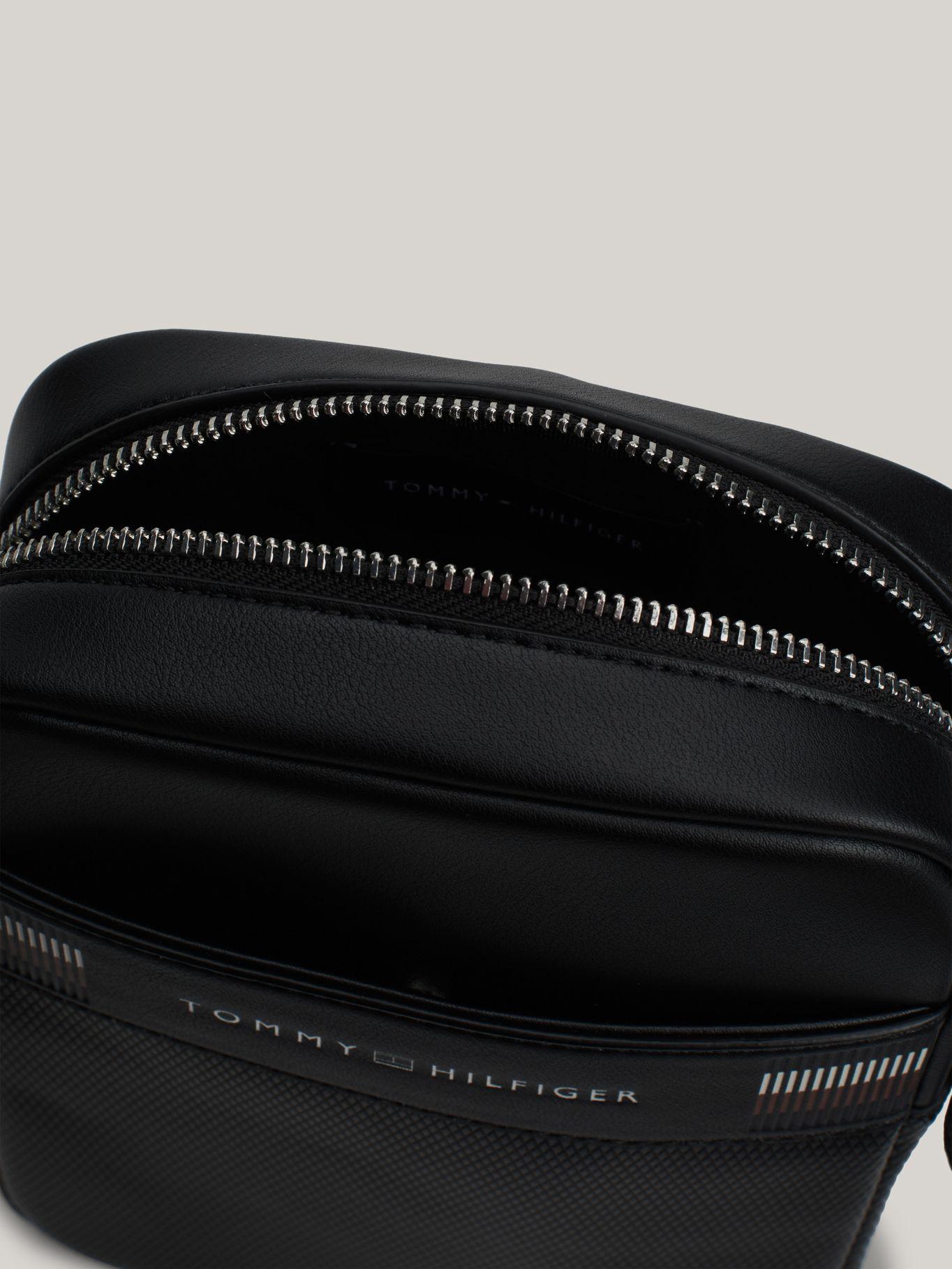 Bolso Reporter Texture Corporate Negro Tommy Hilfiger-3