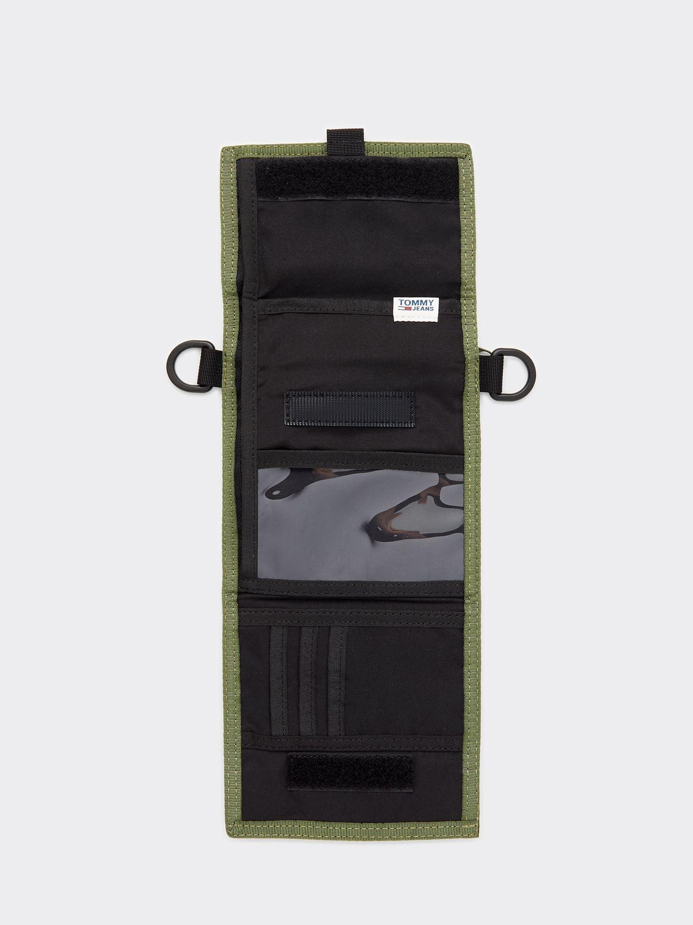 Billetera Explorer Amarillo Tommy Hilfiger A2-3