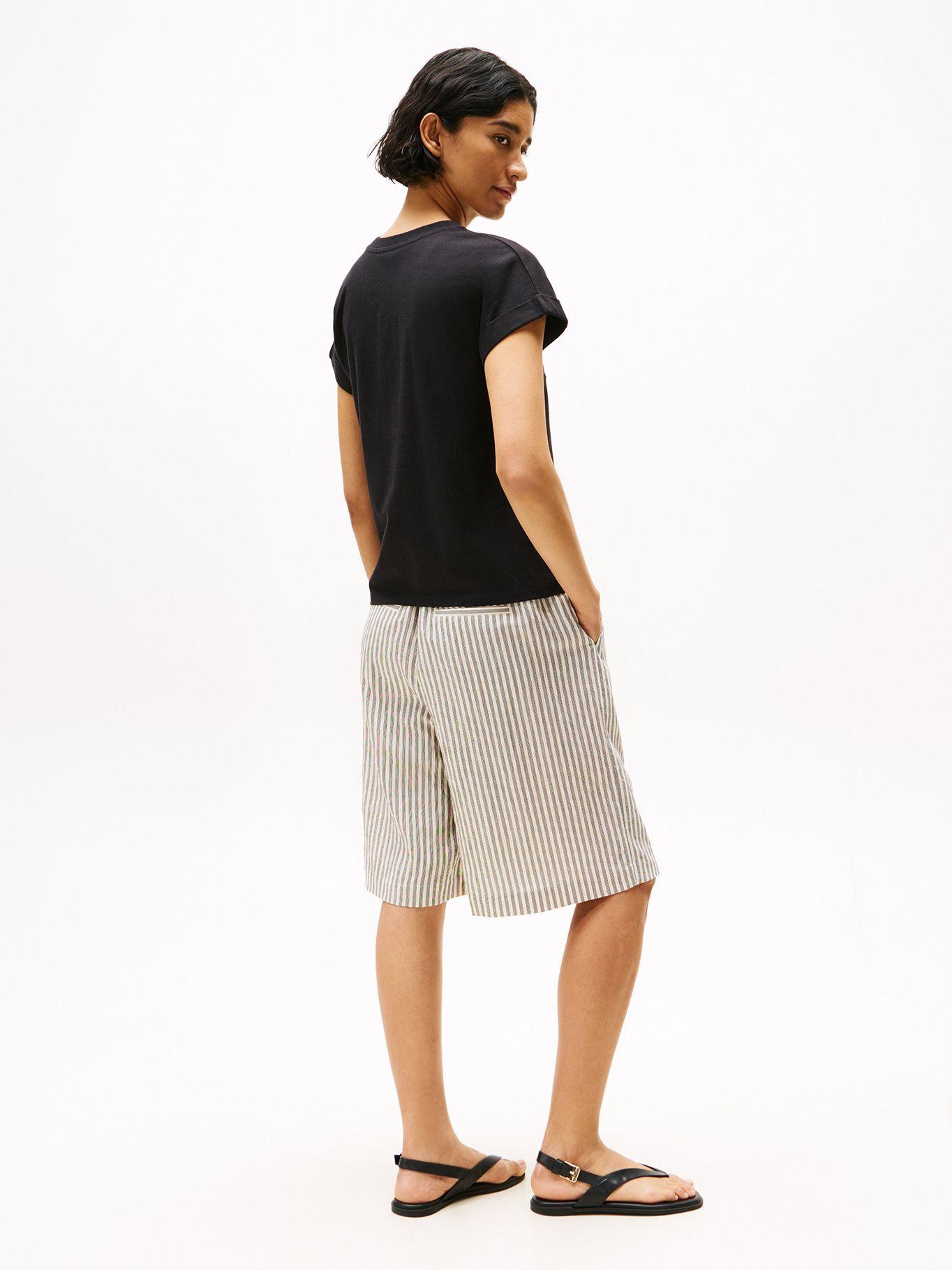 Polera Con Logo Floral Script Negro BDS Tommy Hilfiger-2