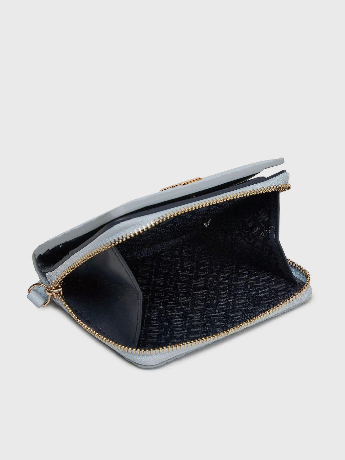 Billetera Monogram En Relieve Celeste Tommy Hilfiger-2