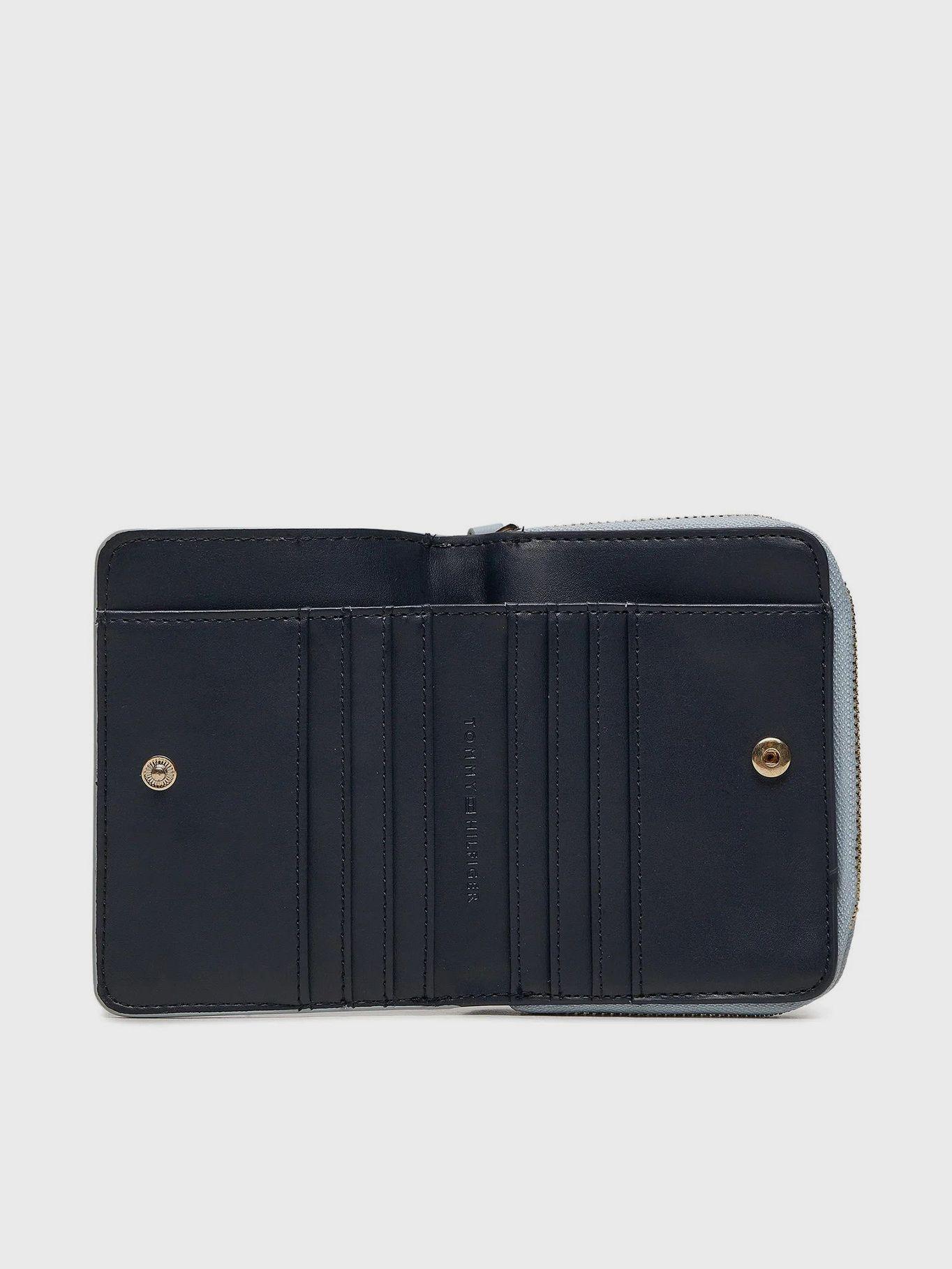 Billetera Monogram En Relieve Celeste Tommy Hilfiger-3