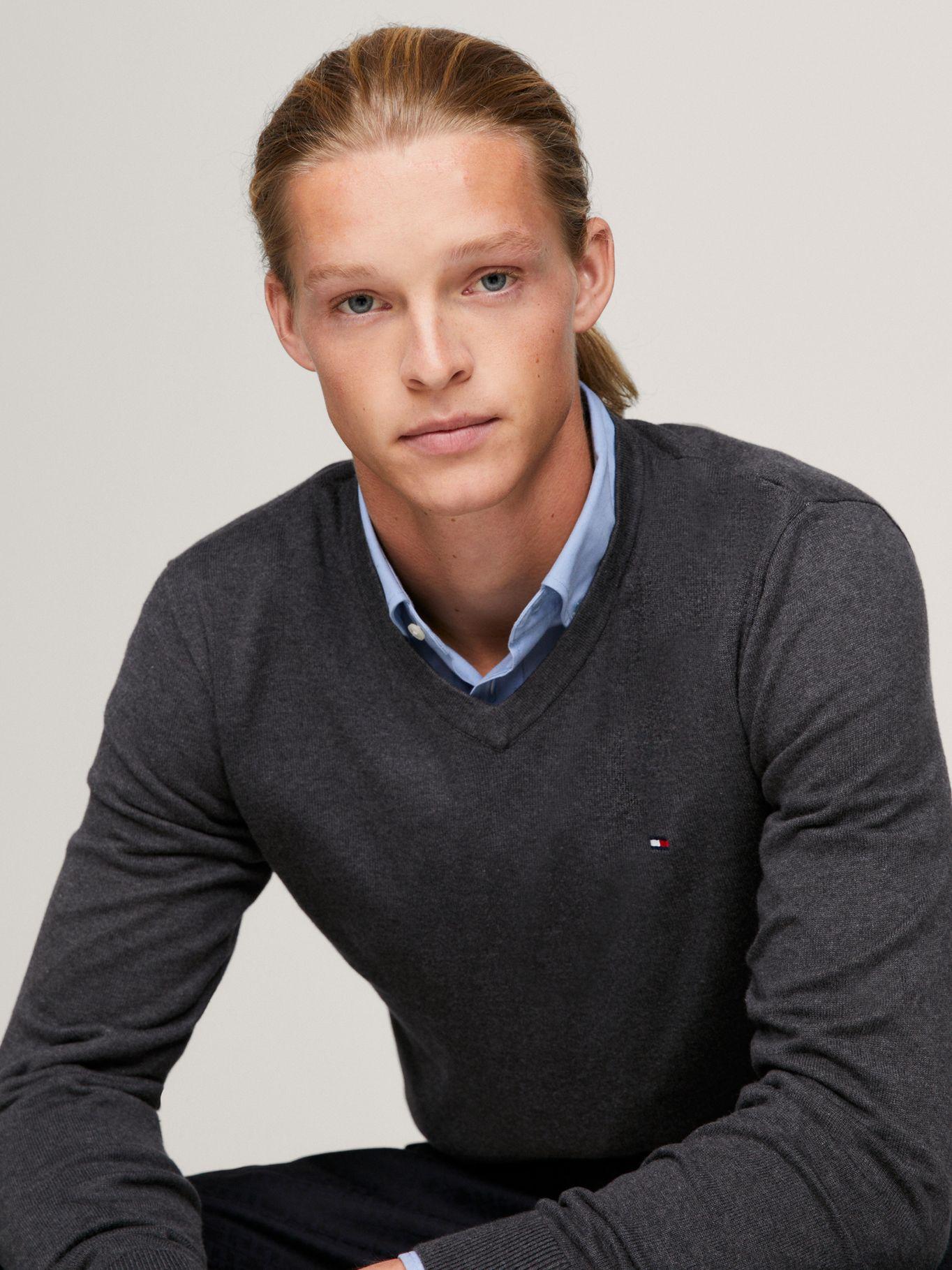 SWEATER BÁSICO SIGNATURE V-NECK GRIS P92 TOMMY HILFIGER-3