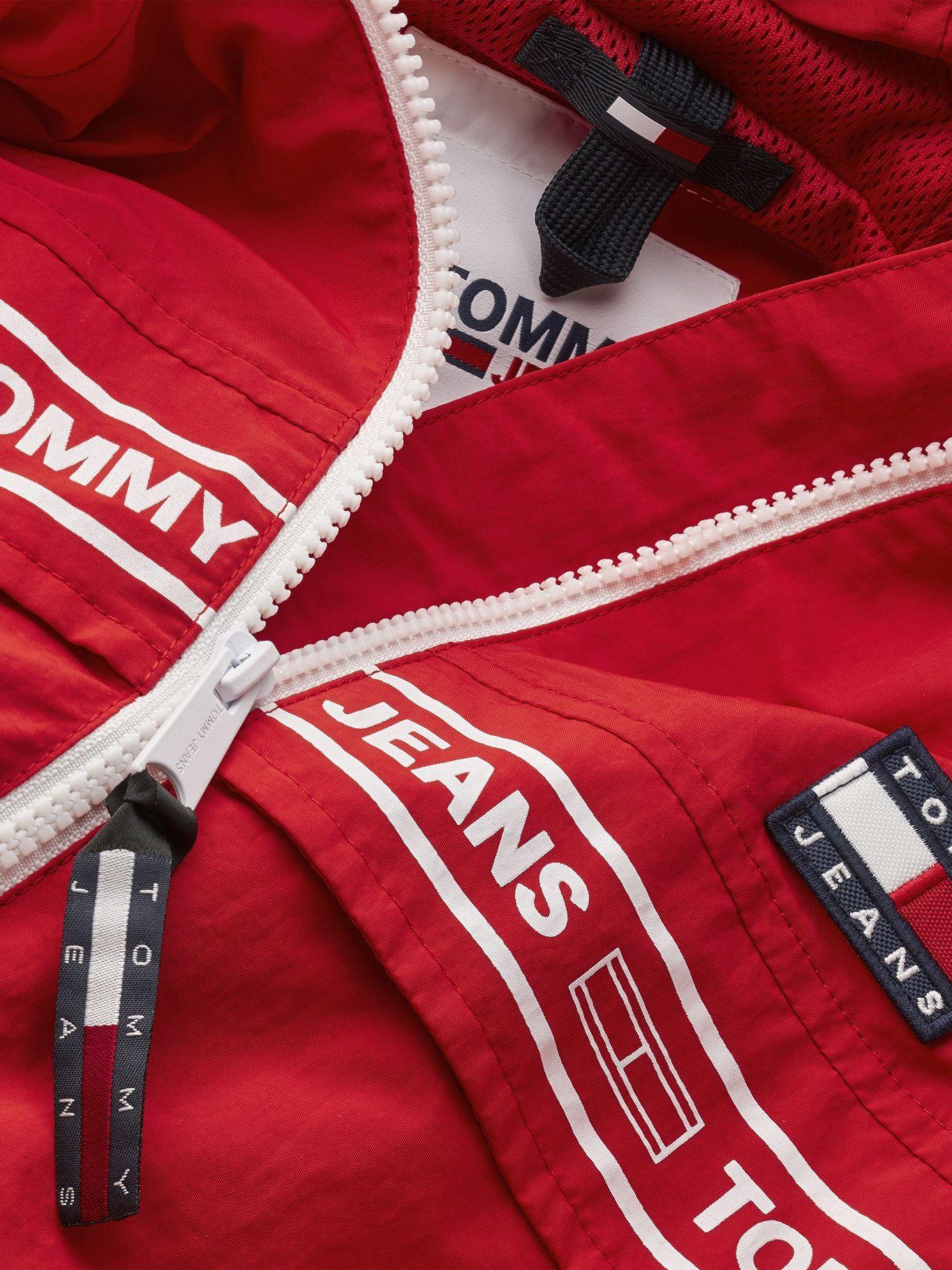 Cortavientos Chicago Logo Rojo Tommy Jeans JN2-3