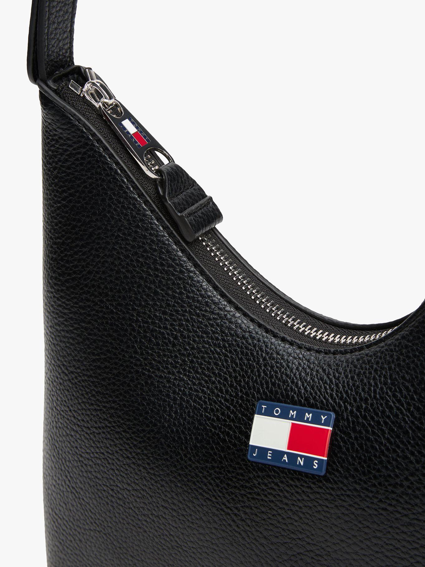 Cartera Must Con Textura Granulada Negro Tommy Jeans-4
