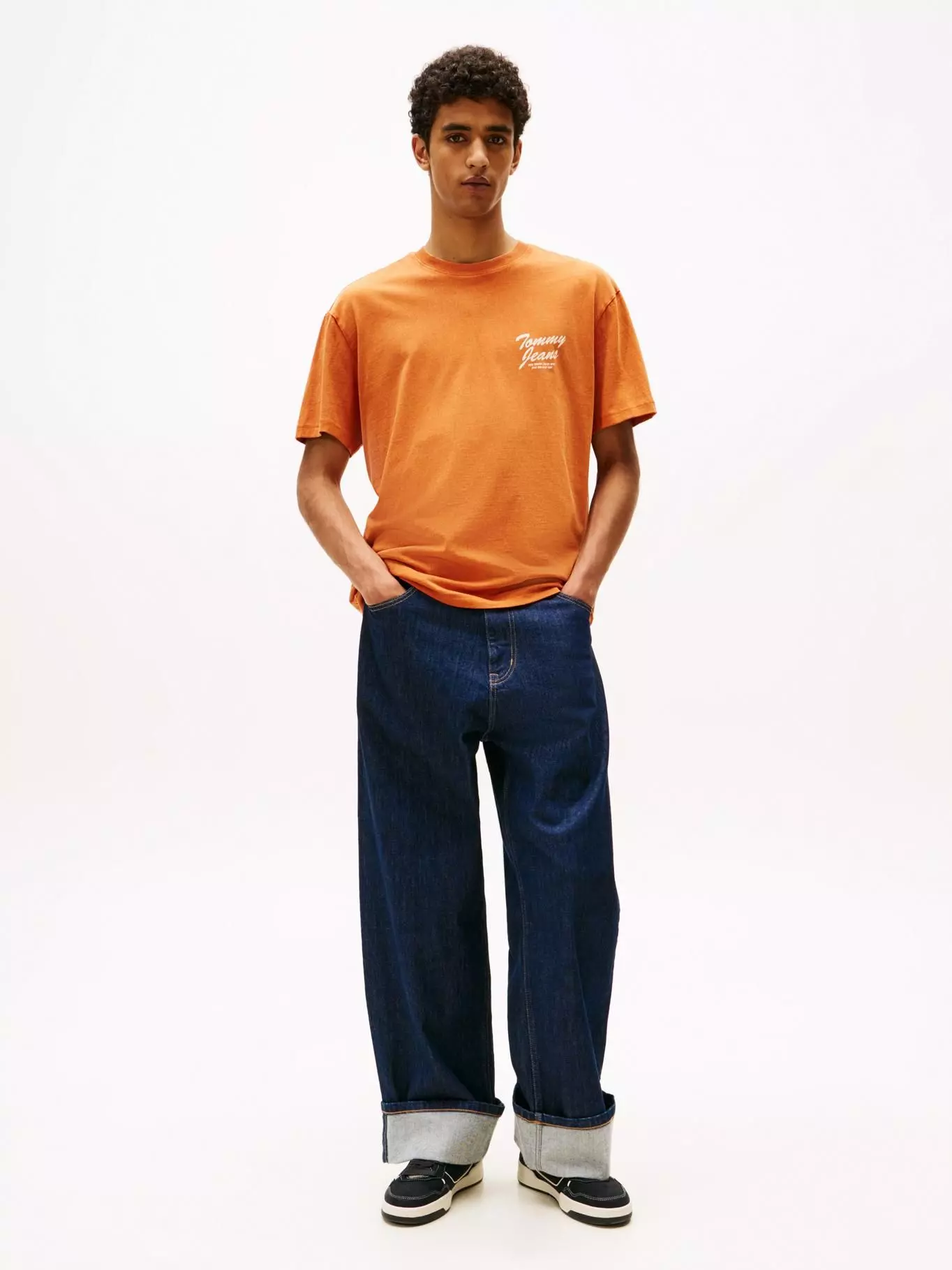 Polera Relaxed Fit Novelty Logo Naranja Tommy Jeans-1