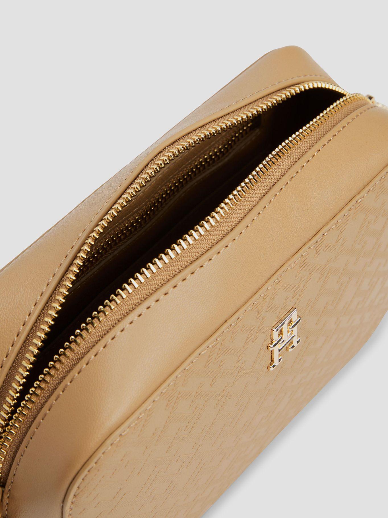 Cartera Distinct_Monogram Beige Tommy Hilfiger-2