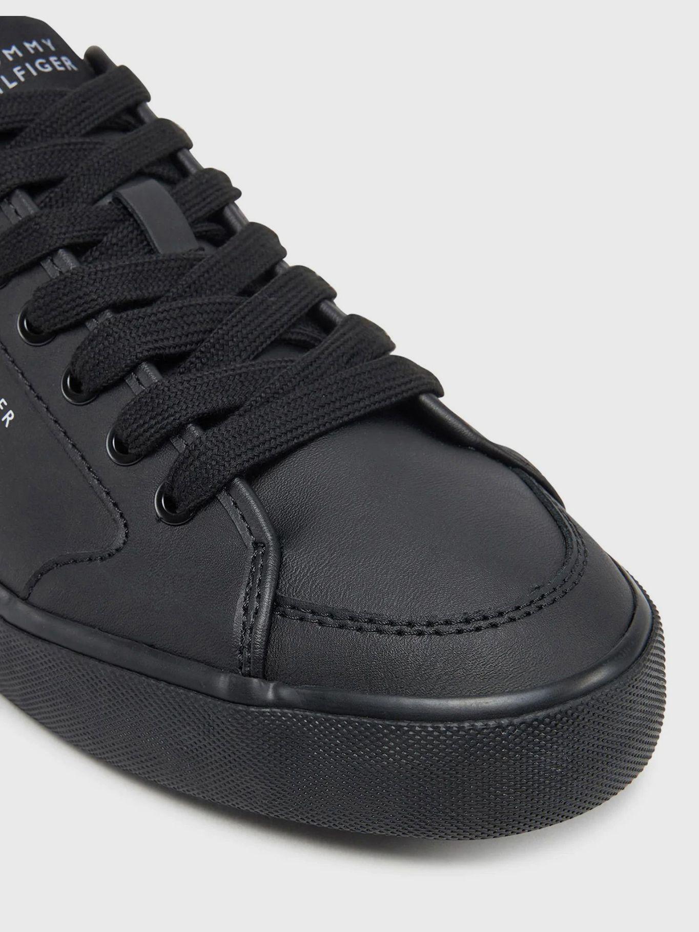 Zapatilla Con Logo En Bajo Relieve Negro Tommy Hilfiger-5