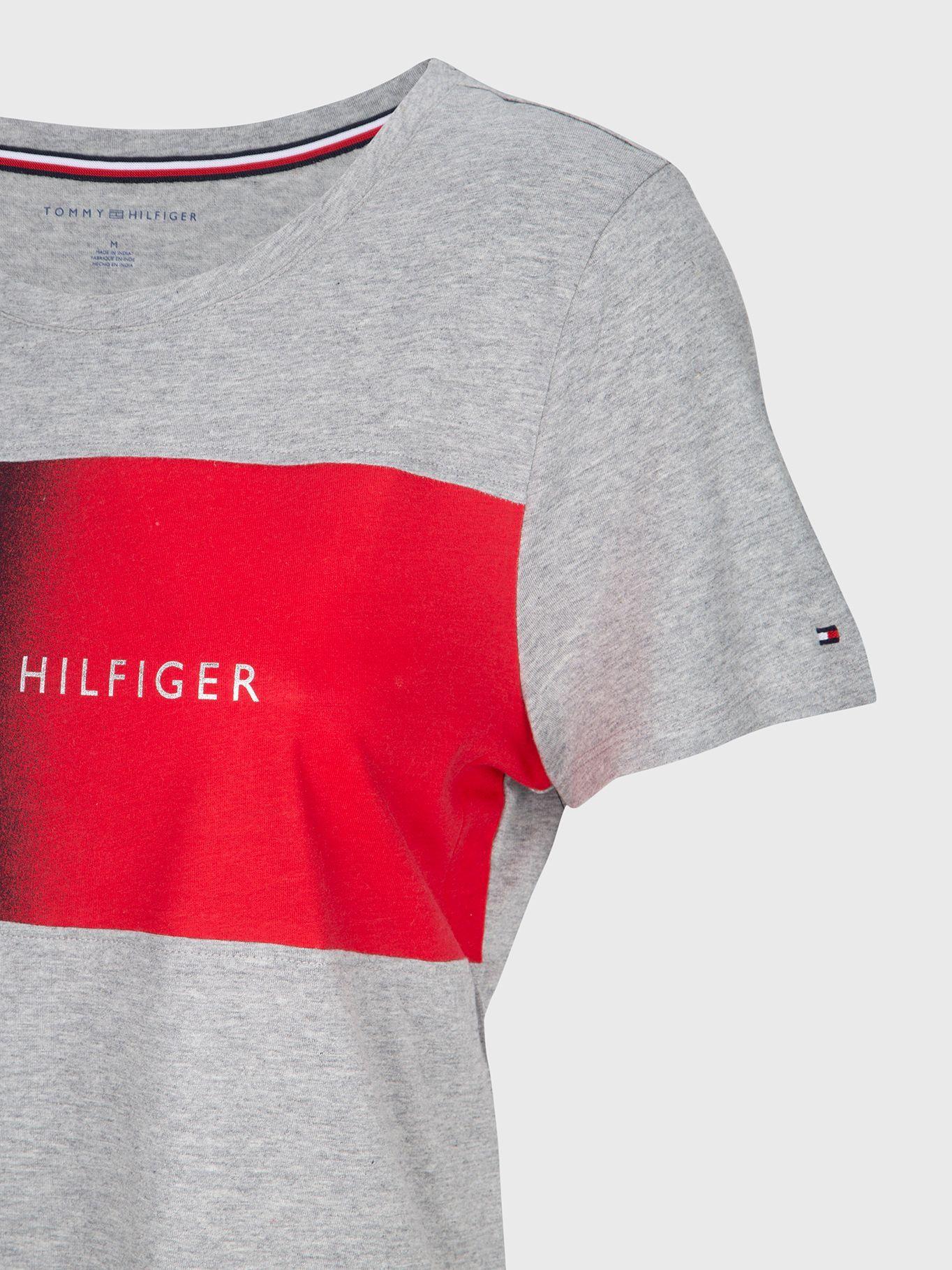 Polera Classics Flag Tonal Logo Gris Tommy Hilfiger-3