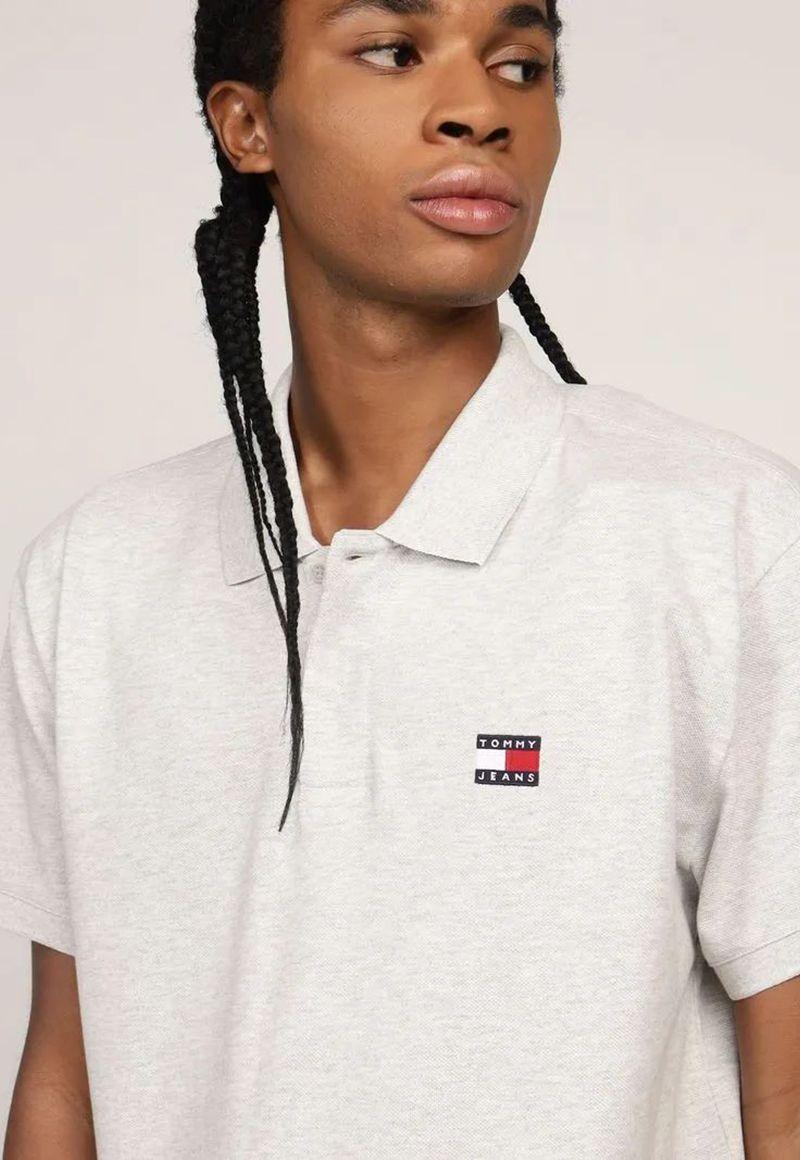 Polo Regular Fit Con Parche Gris Tommy Jeans-3