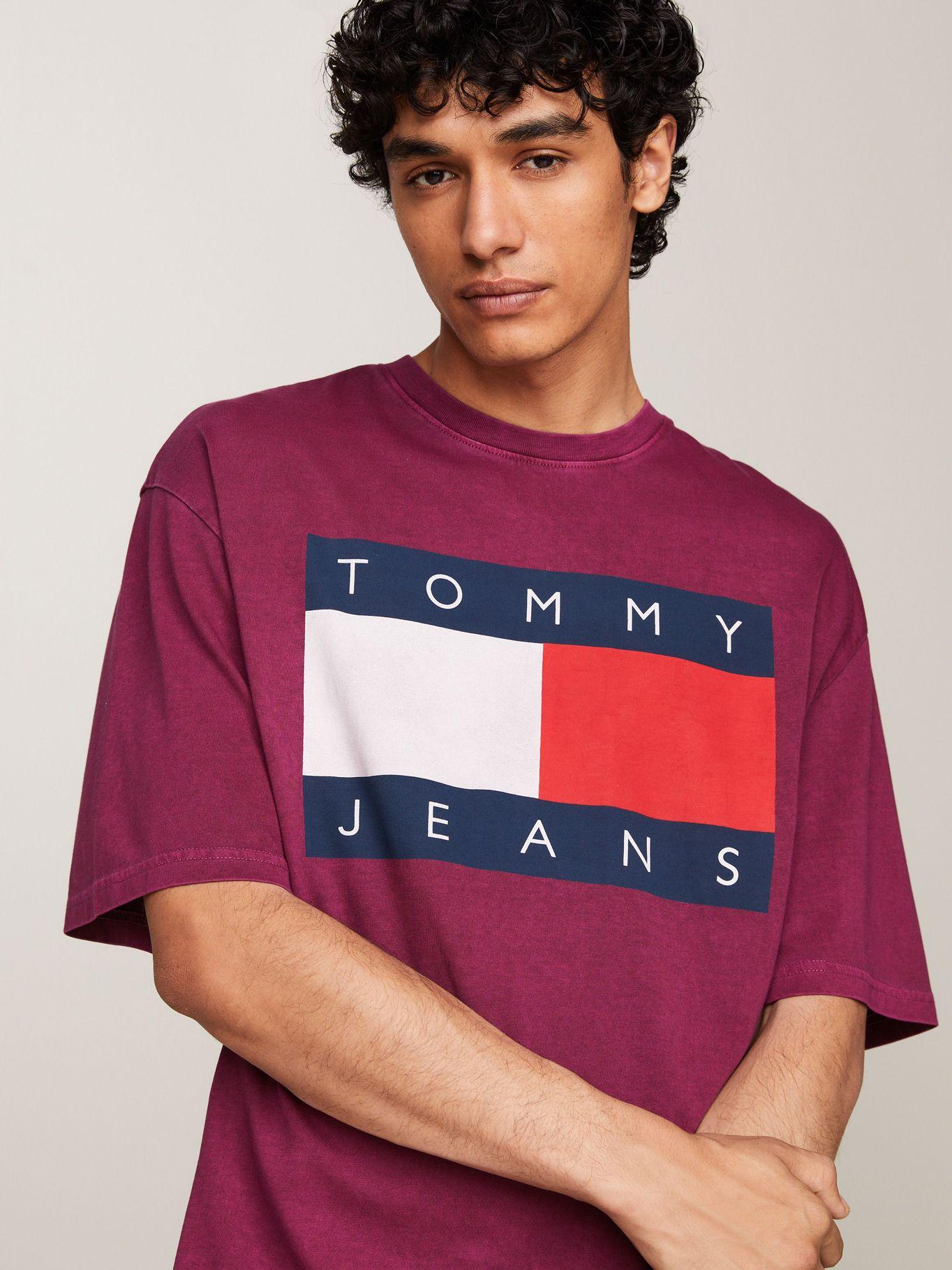 Polera  Oversize Con Parche Y  Logo Burdeo Tommy Jeans-3