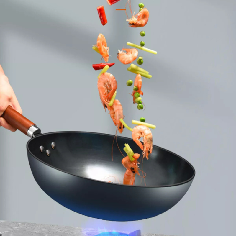 Sartén Premium Wok de Hierro Fundido 32 cm con Mango de Madera-2