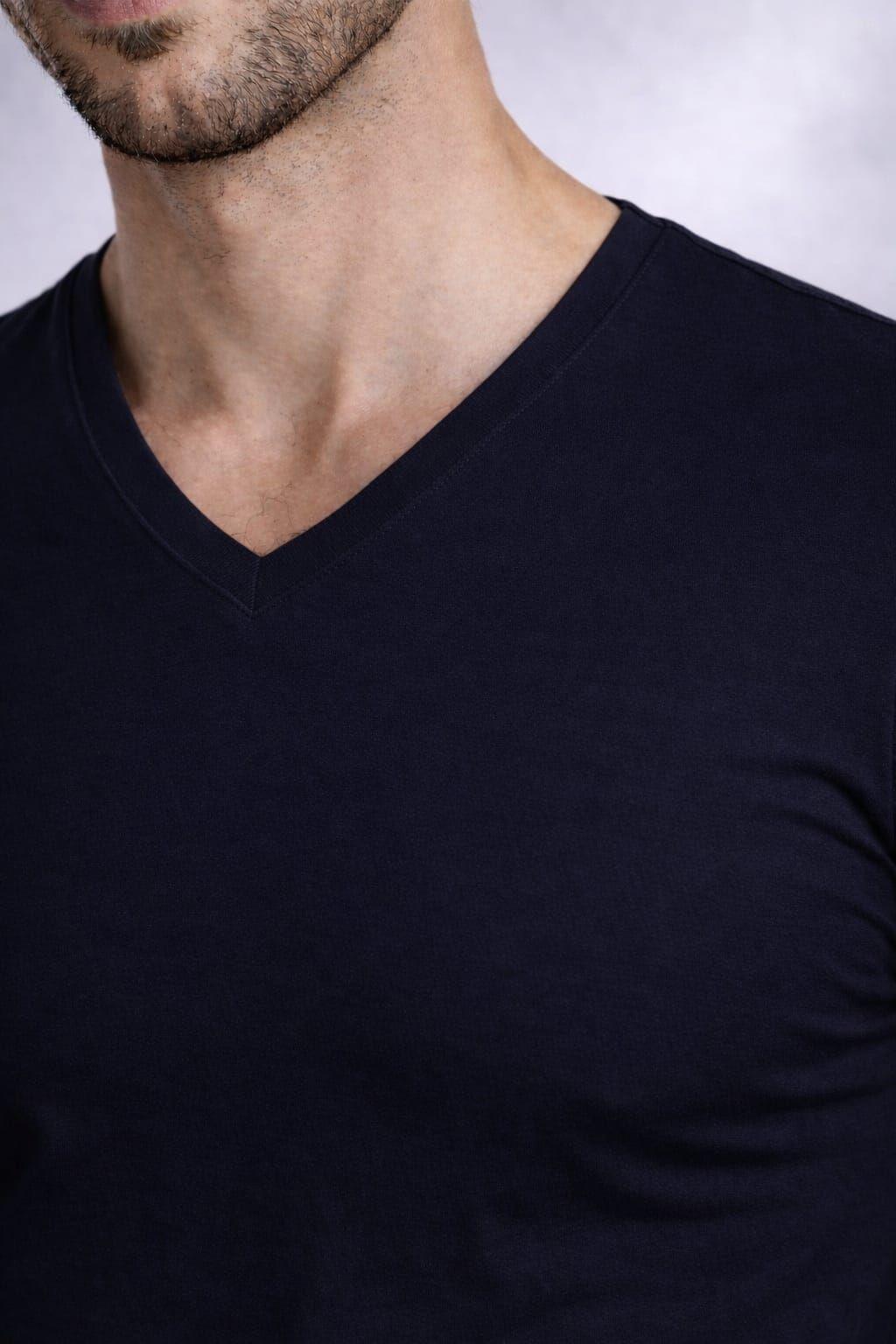 Polera Cuello V SlimFit 200G Algodon Manga Corta Basica-3