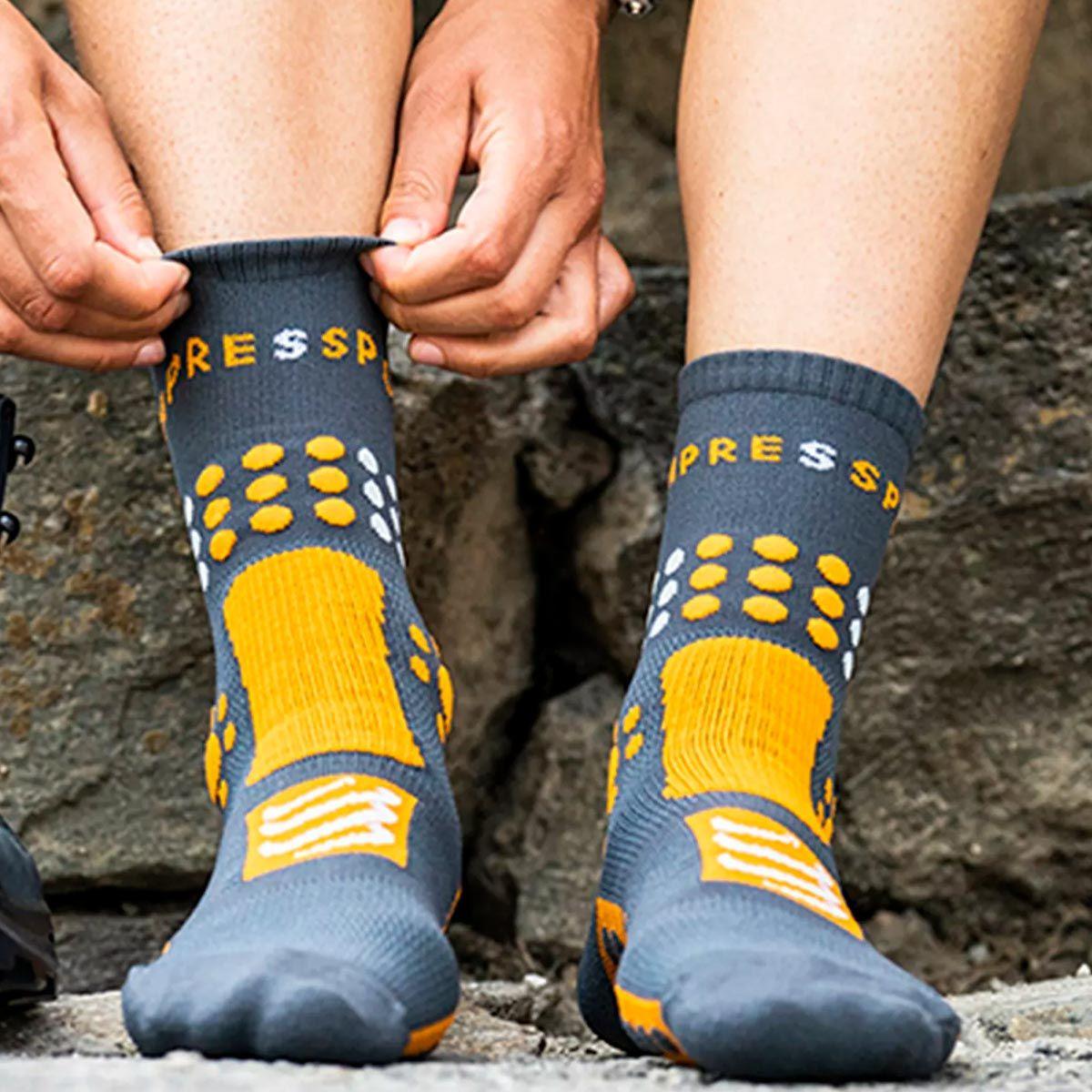 Calcetín Trekking Grey Compressport-2