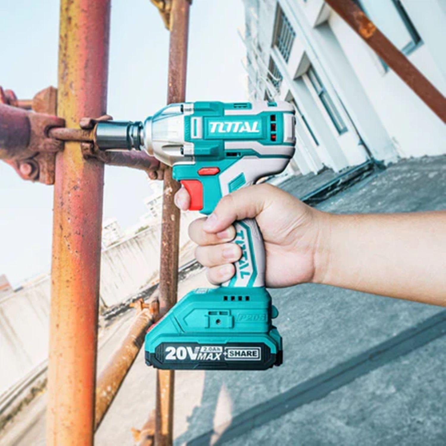 LLAVE DE IMPACTO INÁLAMBRICA + 2 BATERÍAS + 1 CARGADOR  Total Tools TIWLI2001-2