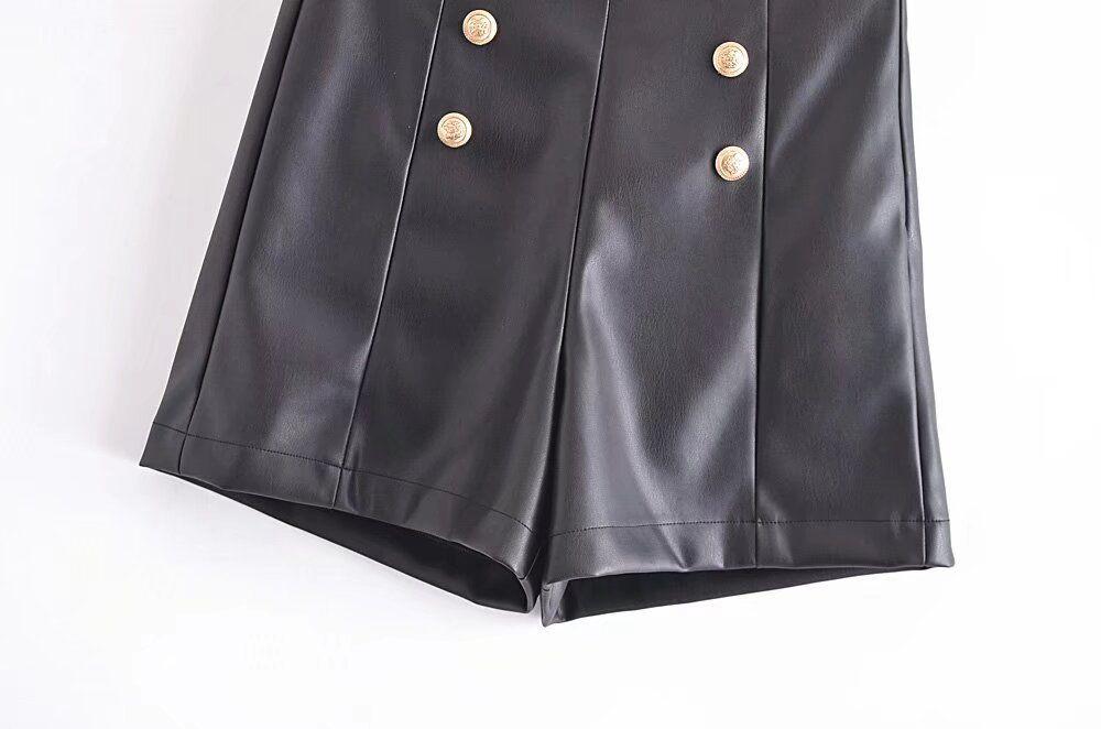 Short Tipo piel Negros con Botones Dorado-2