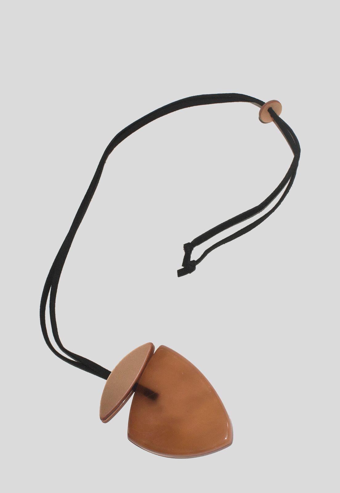 Collar acrilico triangular Taupe-2