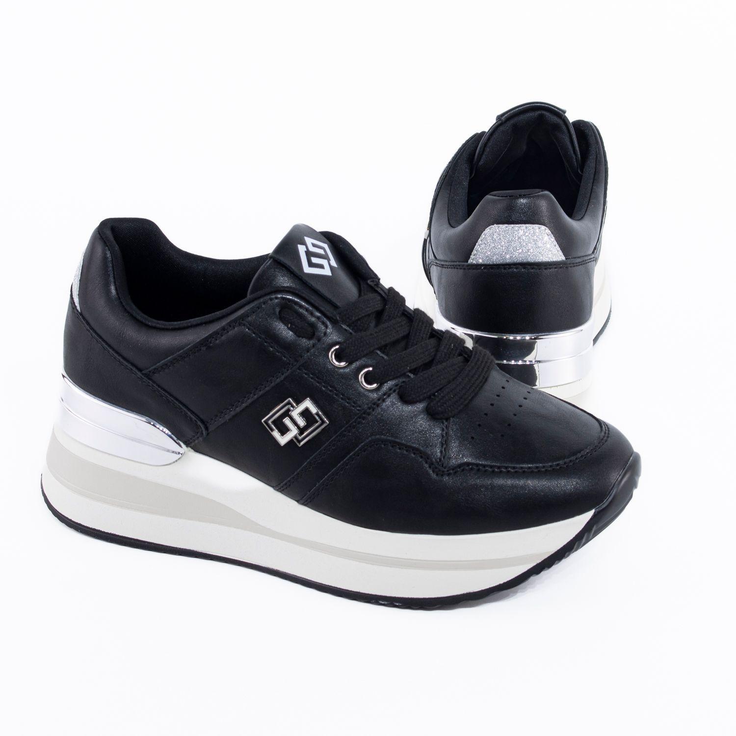 Zapatilla c/detalle metal Negro-3