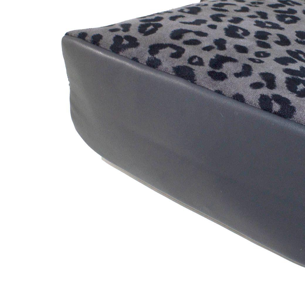Bandolera Mediana Leo Gris-4